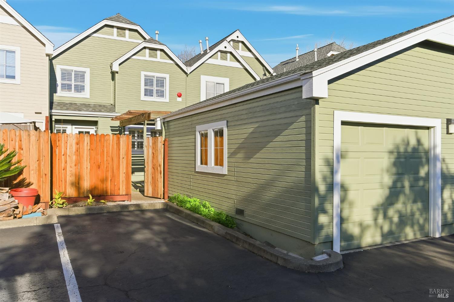 Detail Gallery Image 40 of 51 For 1816 Downing St, Petaluma,  CA 94954 - 3 Beds | 1/1 Baths