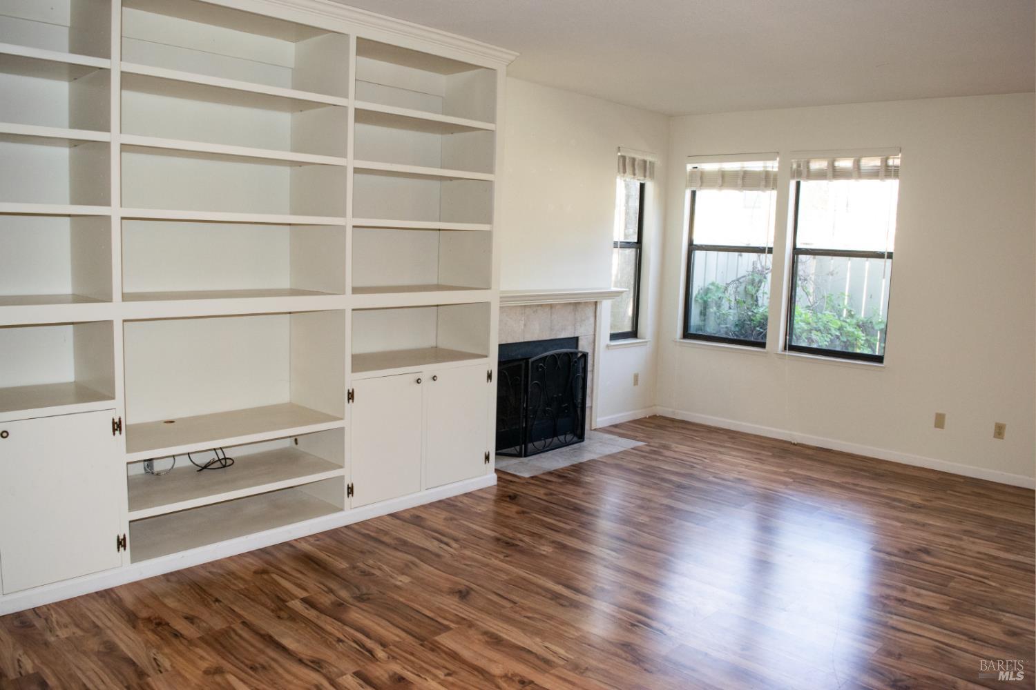 Detail Gallery Image 4 of 25 For 615 Cherry Ave, Sonoma,  CA 95476 - 2 Beds | 2 Baths