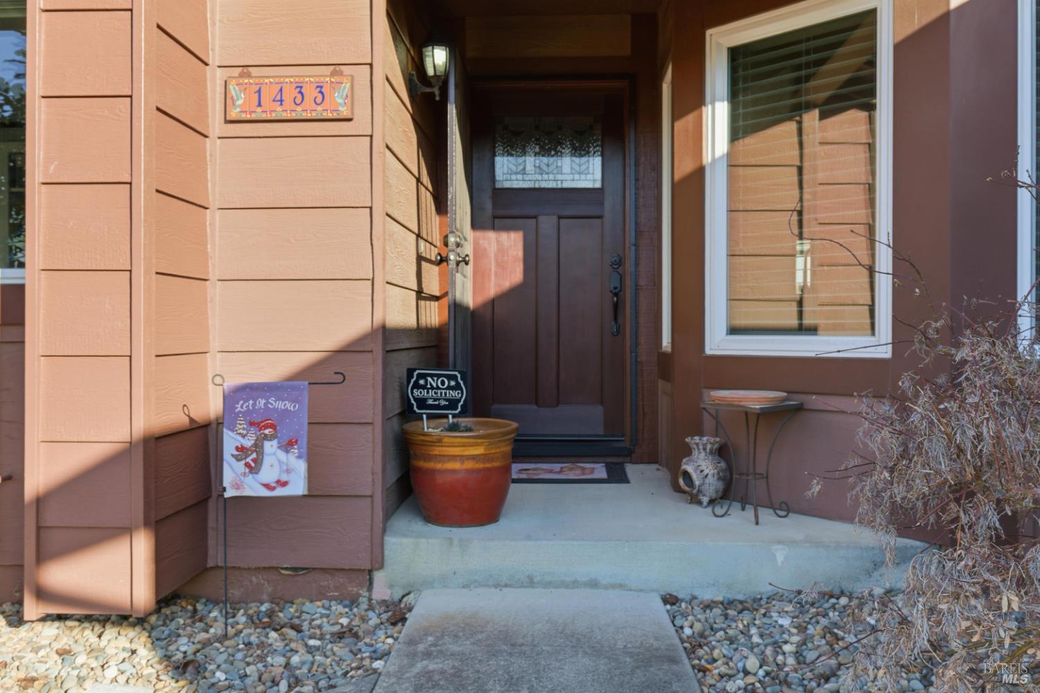 Detail Gallery Image 5 of 39 For 1433 Langley Way, Suisun City,  CA 94585 - 3 Beds | 2 Baths