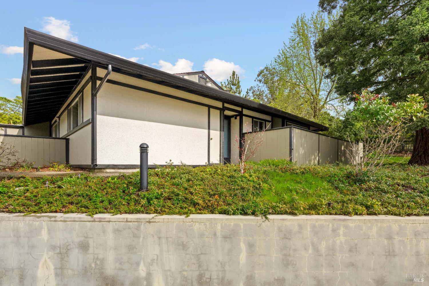 Detail Gallery Image 13 of 53 For 1026 East Ave, Napa,  CA 94559 - 2 Beds | 2 Baths