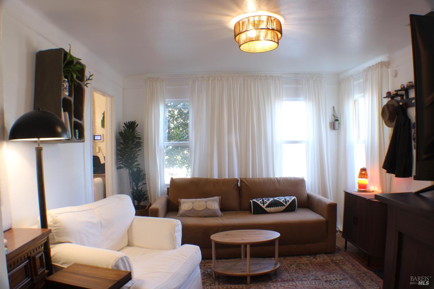 Detail Gallery Image 8 of 30 For 100 Ridgway Ave, Santa Rosa,  CA 95401 - 2 Beds | 1 Baths