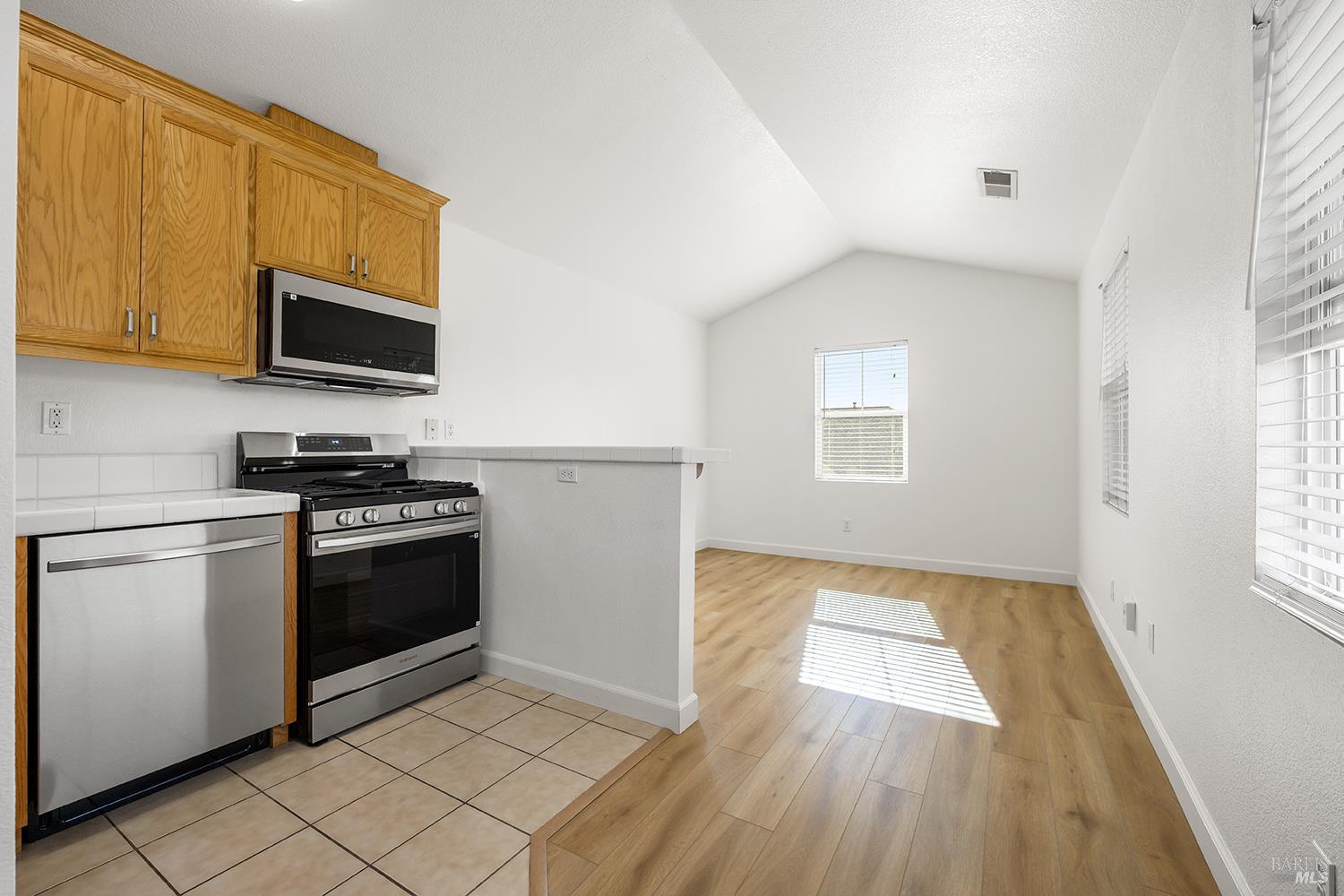 Detail Gallery Image 28 of 39 For 2023 Northfield Dr, Santa Rosa,  CA 95403 - 4 Beds | 3/1 Baths