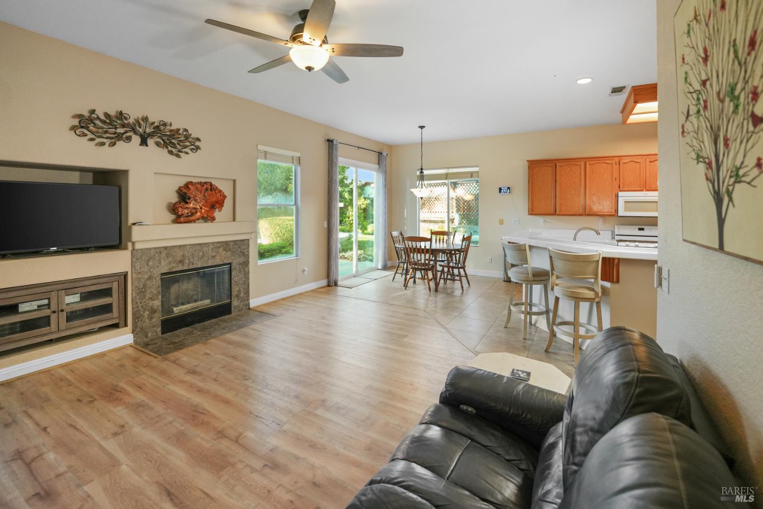 Detail Gallery Image 12 of 34 For 655 Yachtsman Ct, Dixon,  CA 95620 - 4 Beds | 2 Baths