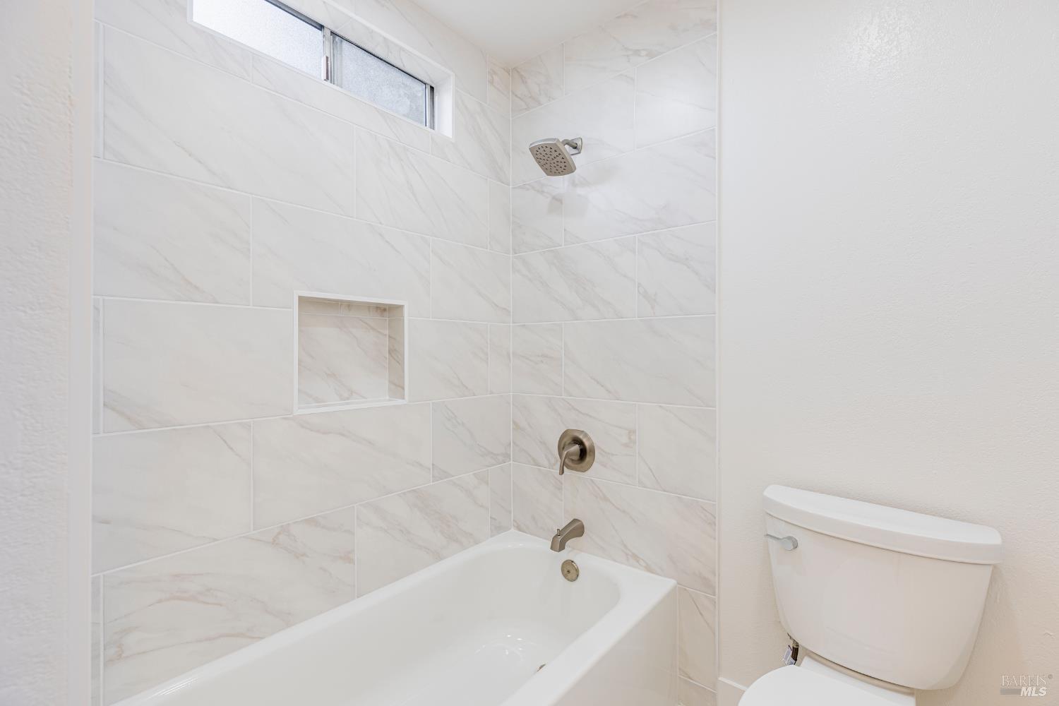 Detail Gallery Image 17 of 31 For 125 Saratoga Ct, Petaluma,  CA 94954 - 4 Beds | 2 Baths