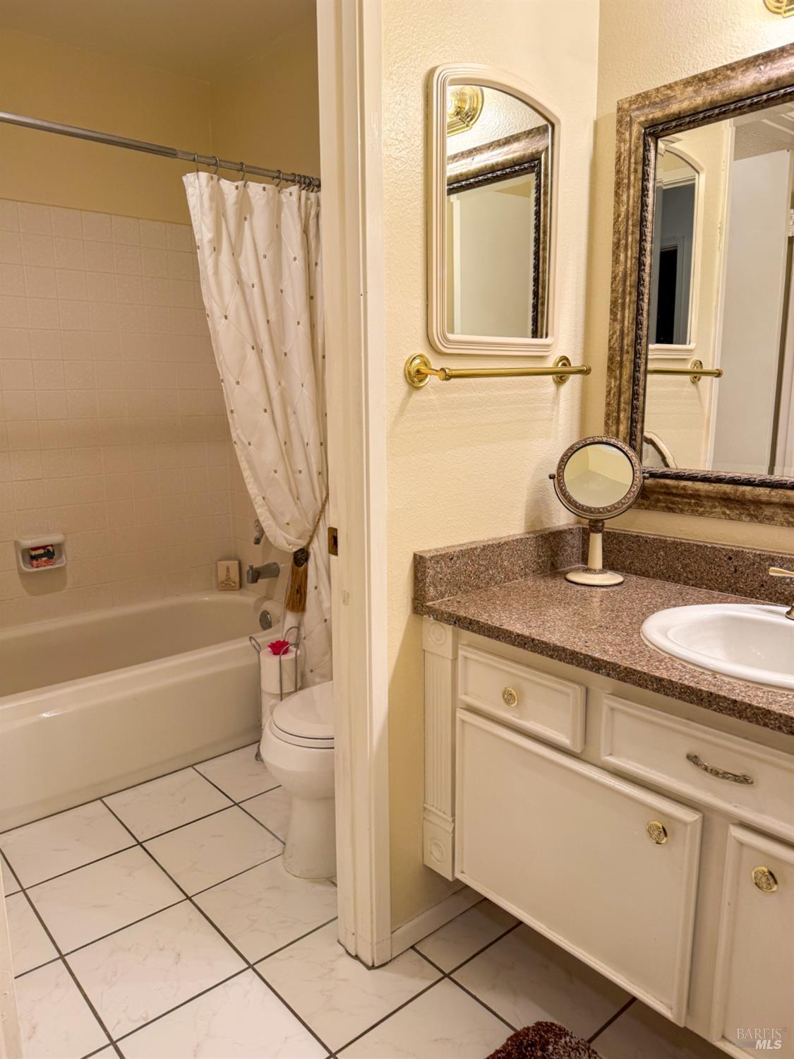 Detail Gallery Image 15 of 36 For 124 Gregory Ln, Vallejo,  CA 94591 - 4 Beds | 2 Baths