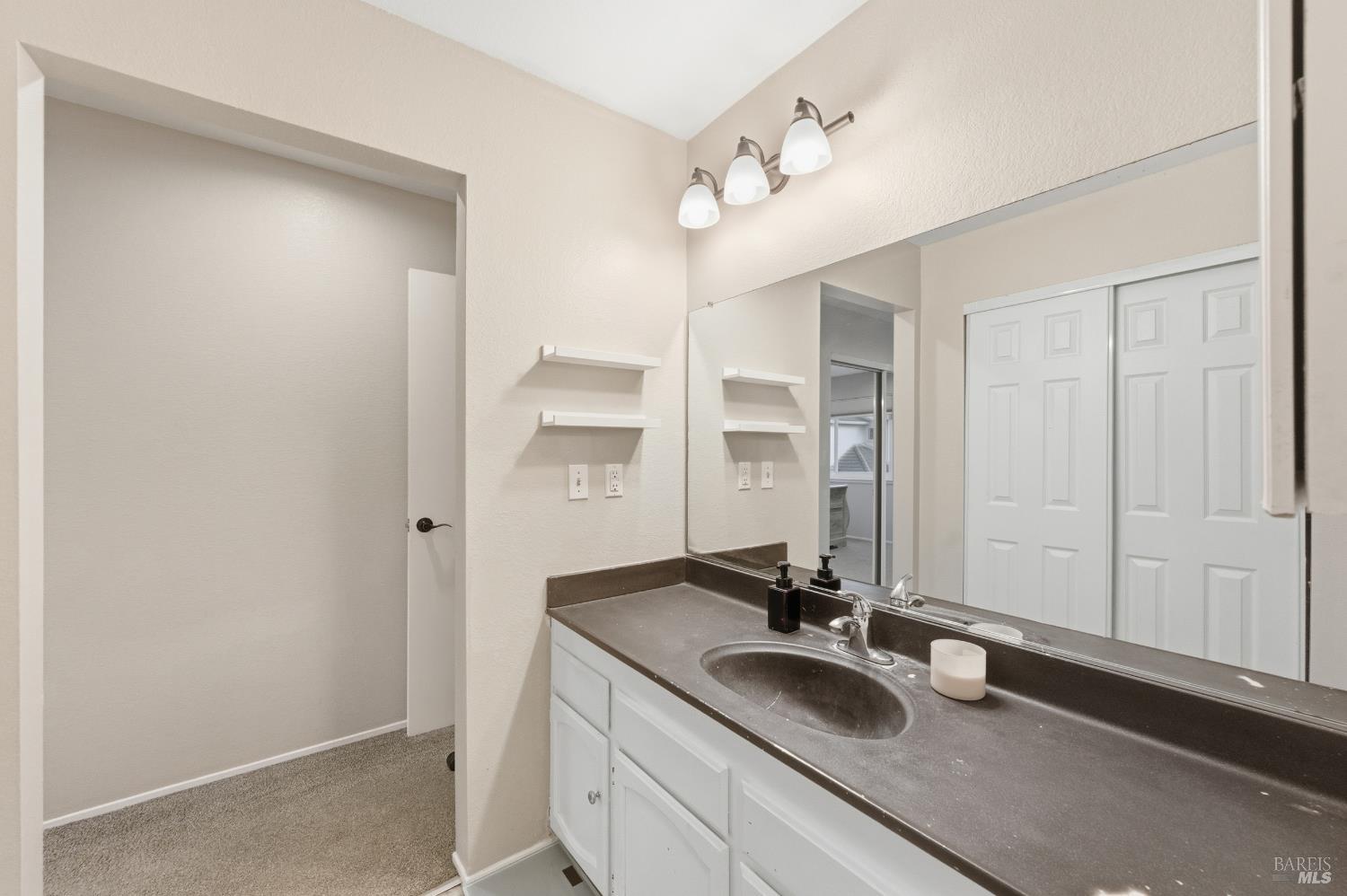 Detail Gallery Image 19 of 29 For 98 Francis Cir, Rohnert Park,  CA 94928 - 3 Beds | 2/1 Baths