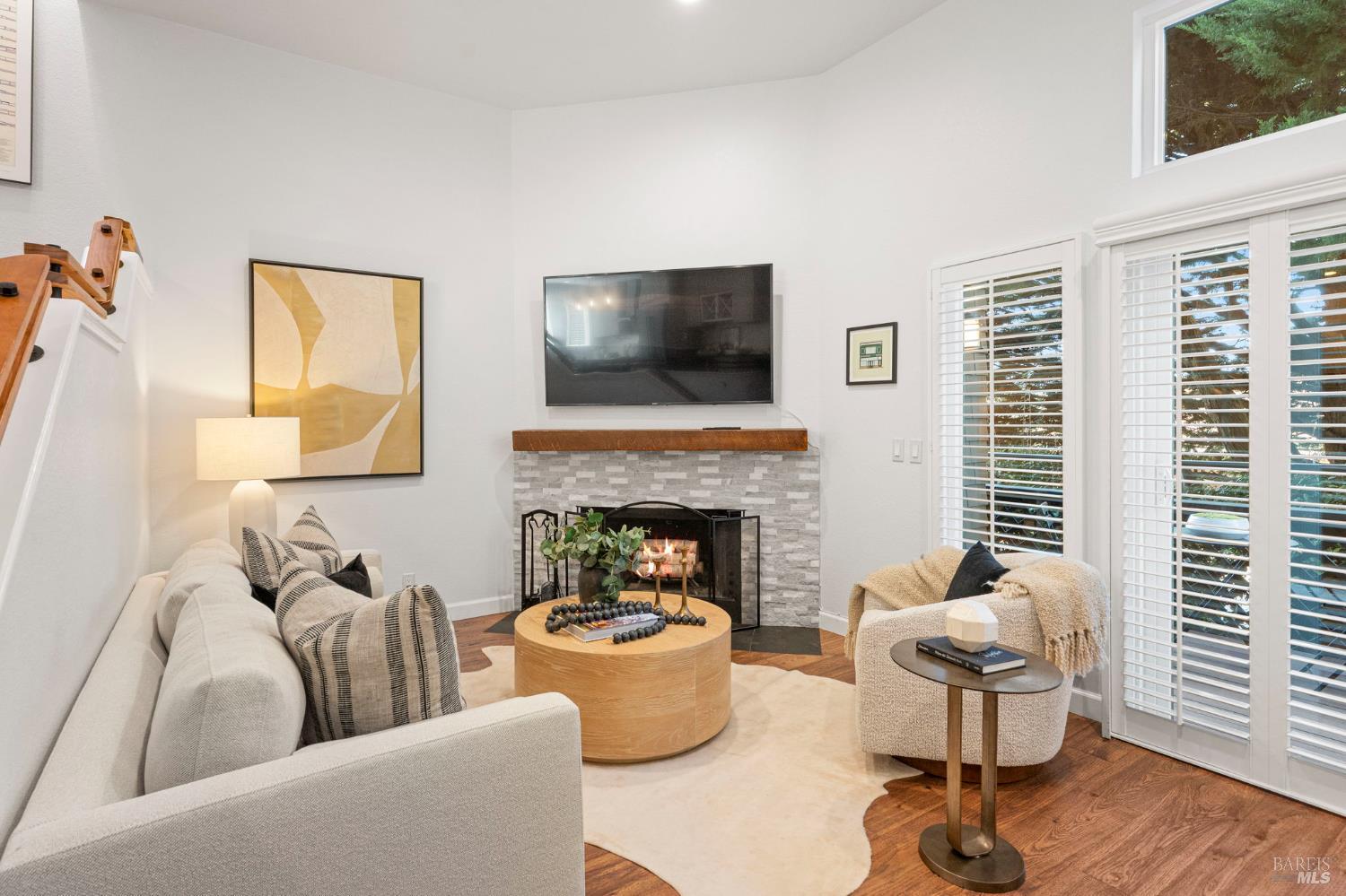 Detail Gallery Image 4 of 33 For 252 Bay Vista Cir, Sausalito,  CA 94965 - 3 Beds | 2/1 Baths