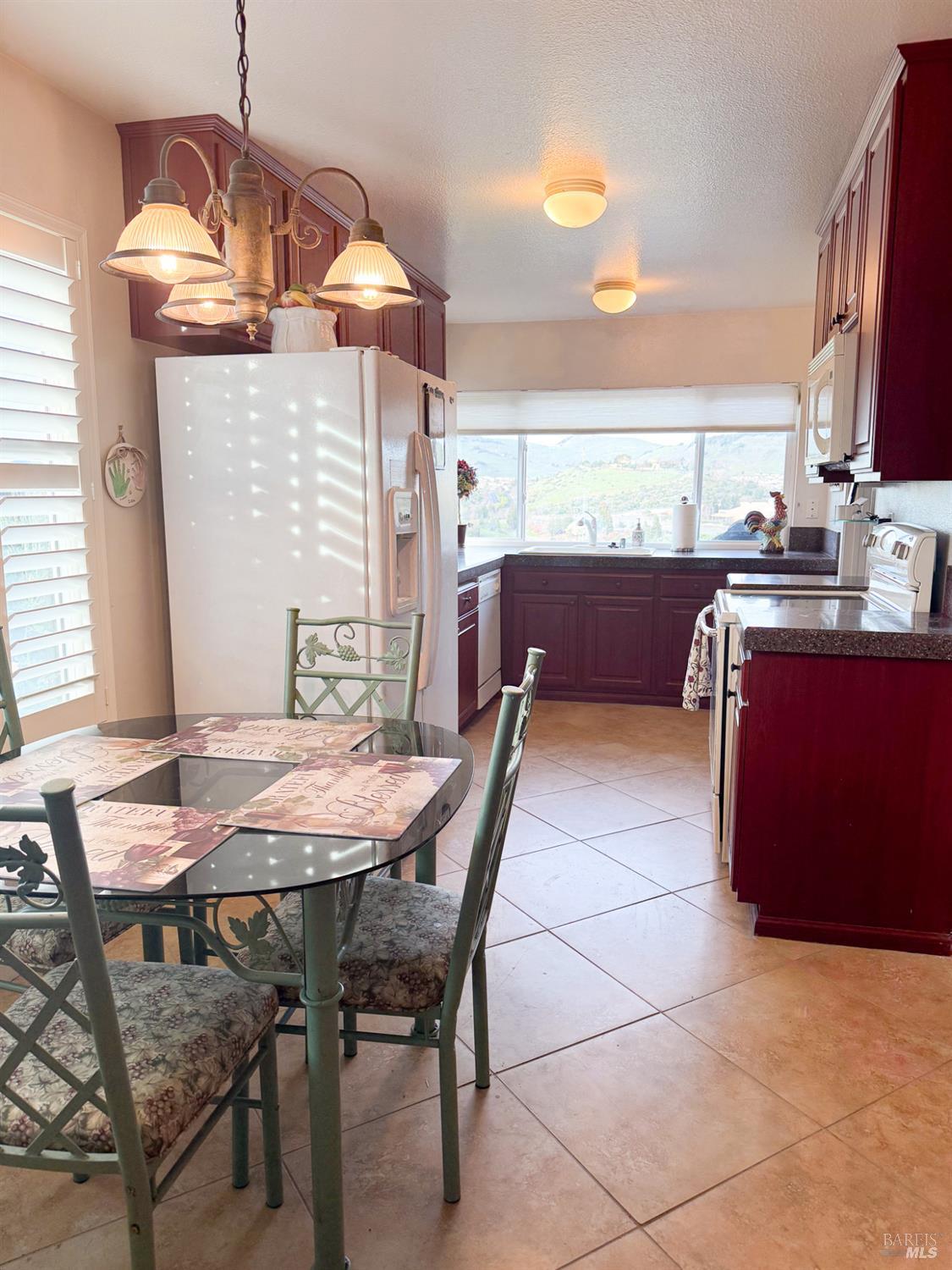 Detail Gallery Image 8 of 36 For 124 Gregory Ln, Vallejo,  CA 94591 - 4 Beds | 2 Baths