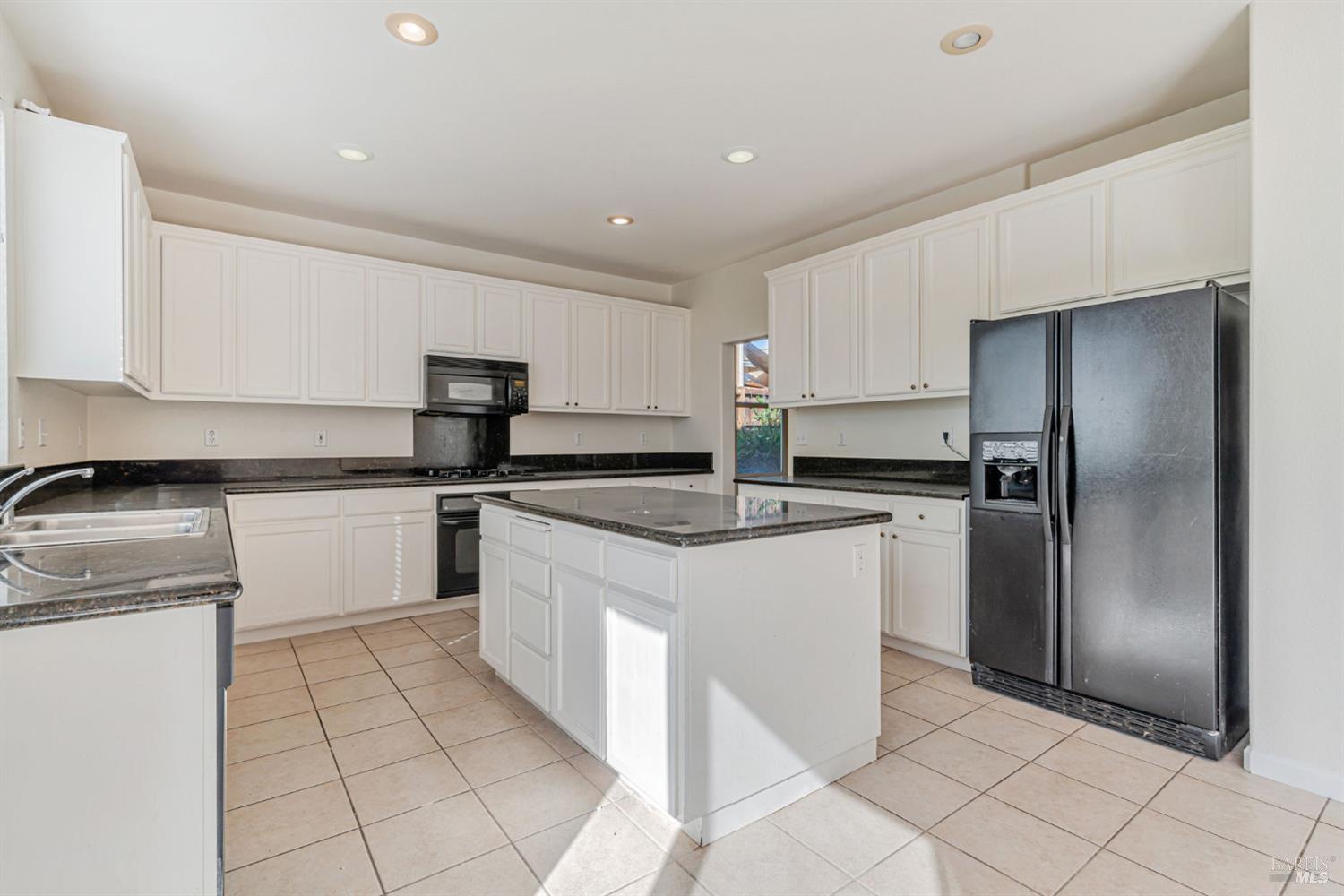 Detail Gallery Image 9 of 49 For 6206 Pebble Beach Dr, Vallejo,  CA 94591 - 5 Beds | 4 Baths