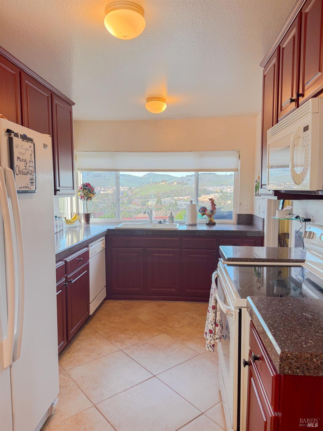 Detail Gallery Image 6 of 36 For 124 Gregory Ln, Vallejo,  CA 94591 - 4 Beds | 2 Baths