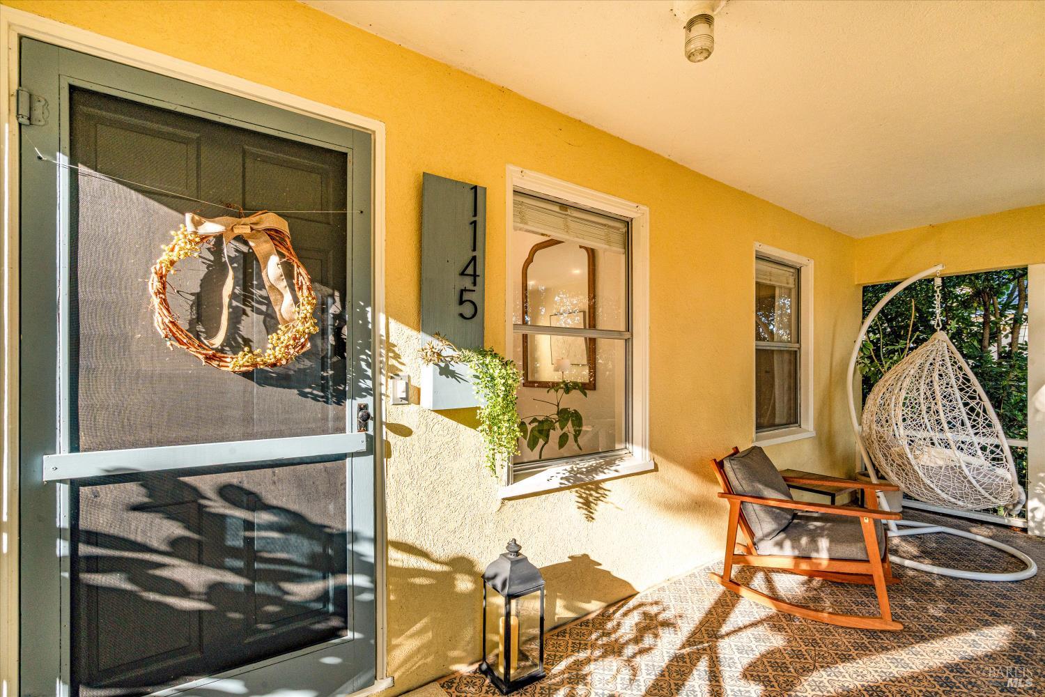 Detail Gallery Image 3 of 31 For 1145 Alta Ave, Napa,  CA 94559 - 3 Beds | 1 Baths