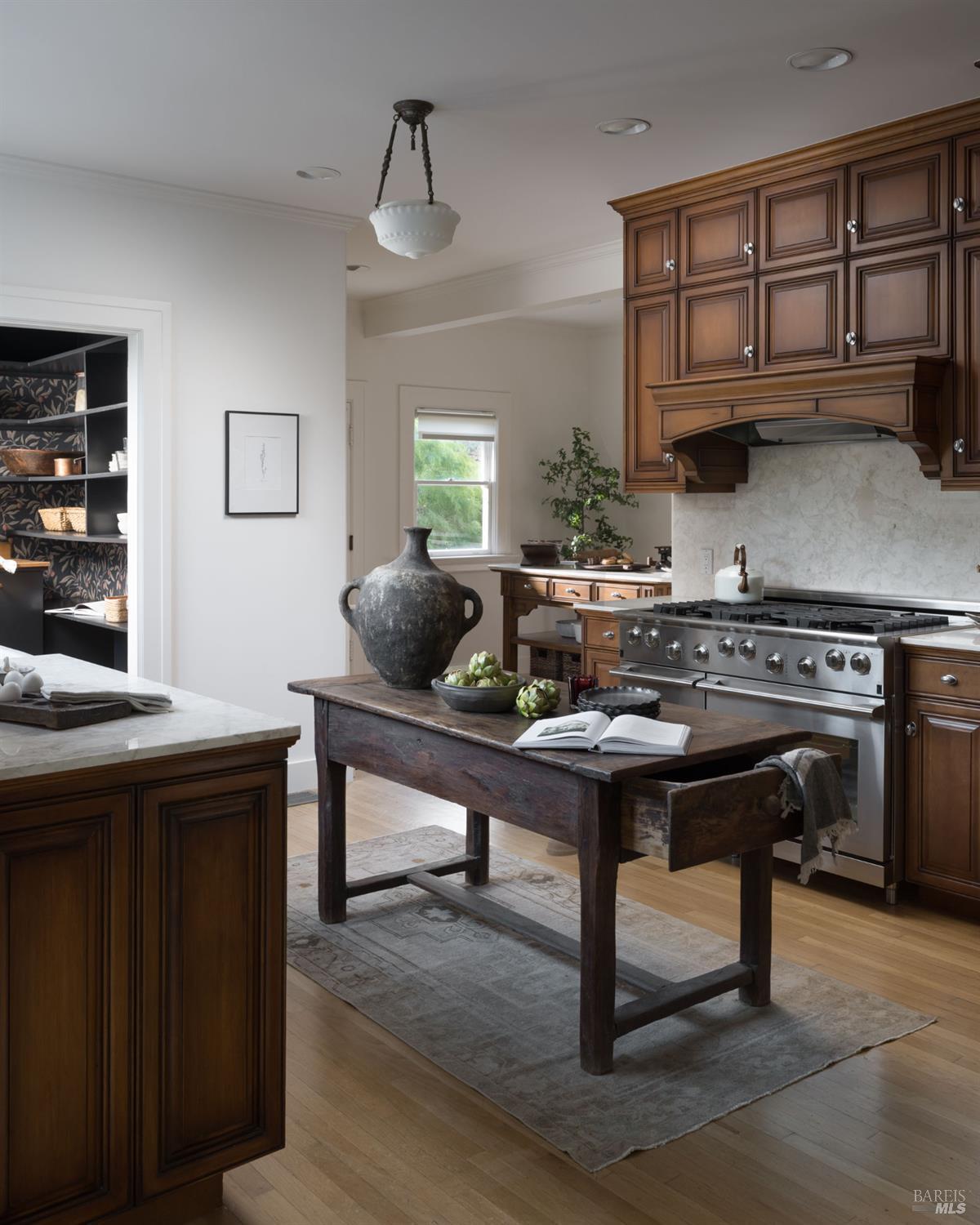 Detail Gallery Image 11 of 43 For 178 Palm Ave, San Rafael,  CA 94901 - 5 Beds | 3/2 Baths