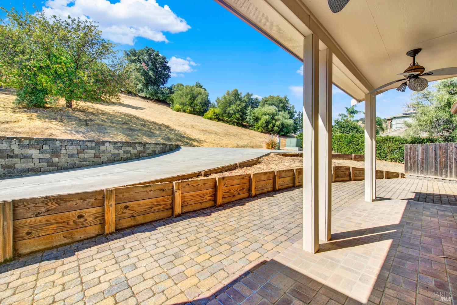 Detail Gallery Image 8 of 74 For 2136 Vineyard Hills Ct, Vacaville,  CA 95688 - 4 Beds | 3 Baths