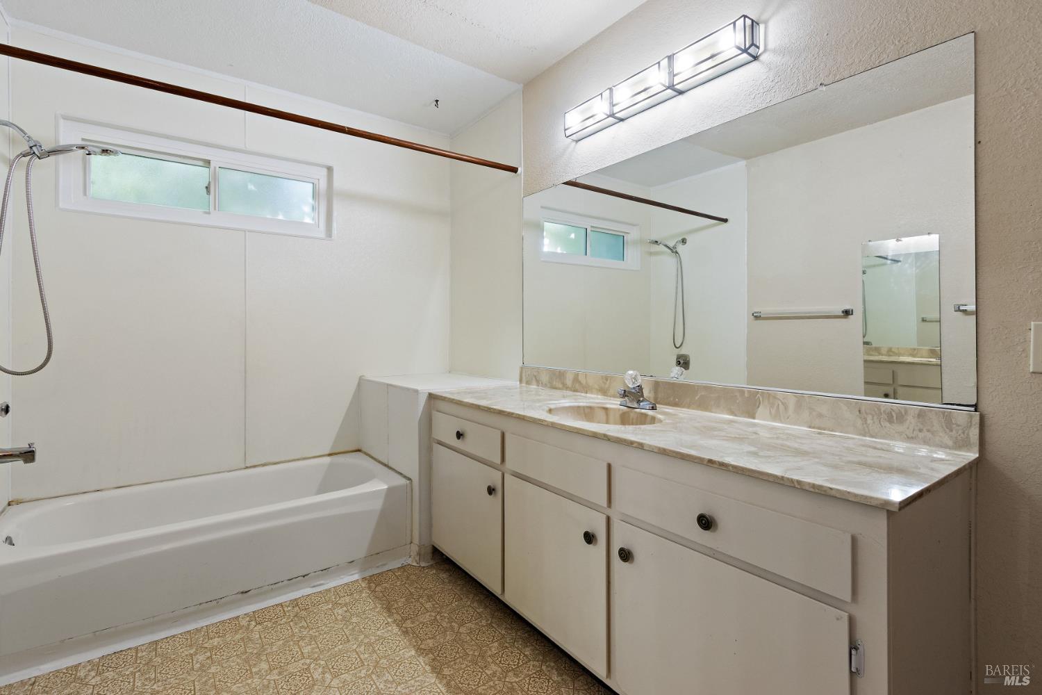 Detail Gallery Image 19 of 34 For 1084 Jamie Dr, Concord,  CA 94518 - 4 Beds | 2/1 Baths