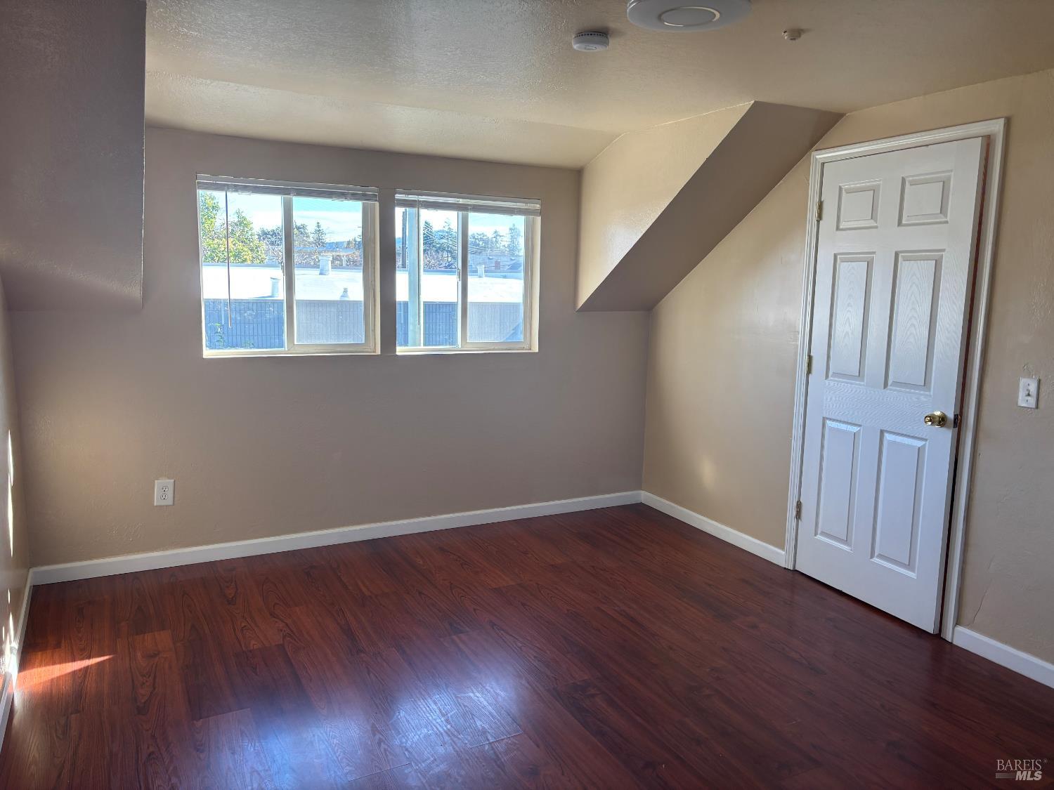 Detail Gallery Image 8 of 14 For 415 College Ave #4,  Santa Rosa,  CA 95401 - 2 Beds | 2 Baths
