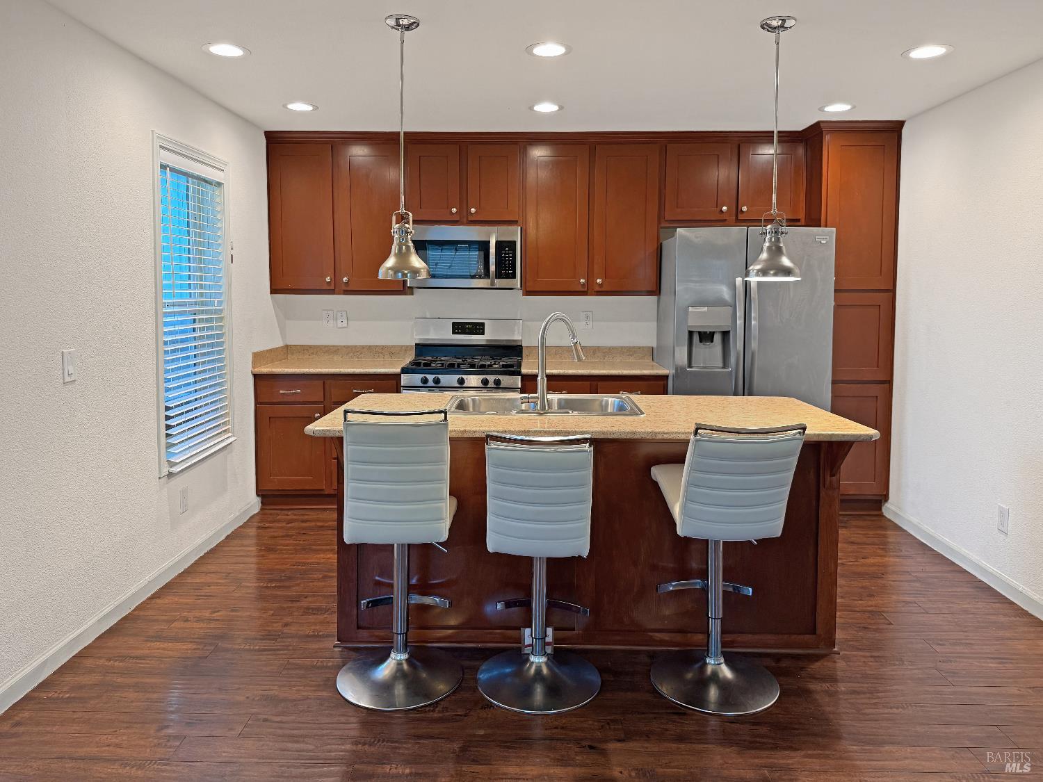 Detail Gallery Image 5 of 14 For 77 Romani Ct, Santa Rosa,  CA 95407 - 2 Beds | 2 Baths