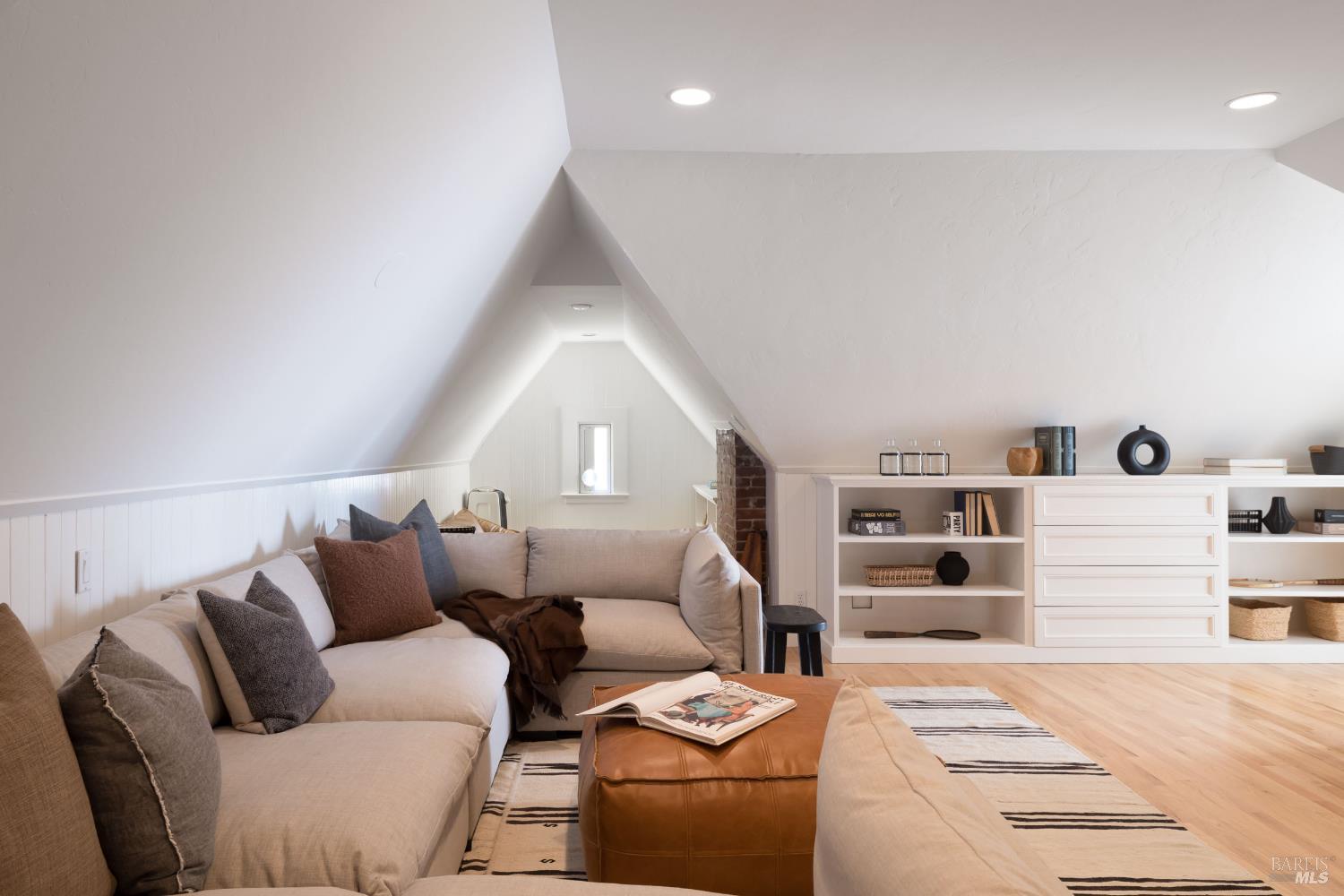 Detail Gallery Image 27 of 43 For 178 Palm Ave, San Rafael,  CA 94901 - 5 Beds | 3/2 Baths