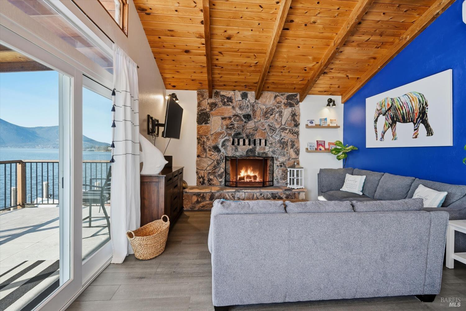 Detail Gallery Image 14 of 40 For 13319 Lakeshore Dr, Clearlake,  CA 95422 - – Beds | – Baths