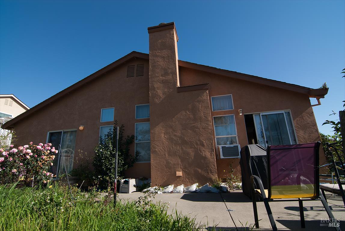 Detail Gallery Image 7 of 14 For 1009 Donaldson Way, American Canyon,  CA 94503 - 3 Beds | 2 Baths