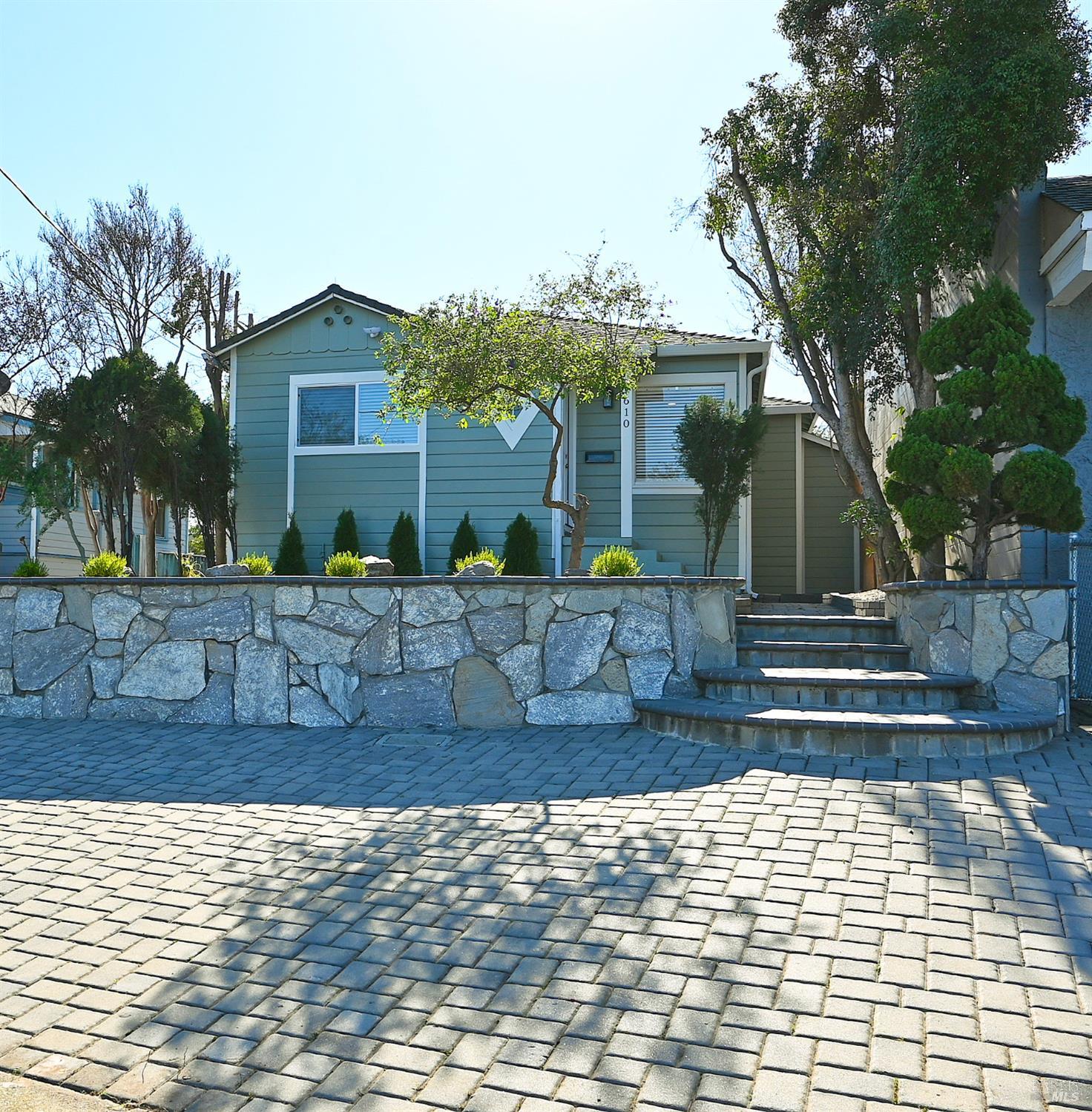 Detail Gallery Image 2 of 48 For 2610 Pacheco Blvd, Martinez,  CA 94553 - 2 Beds | 1 Baths