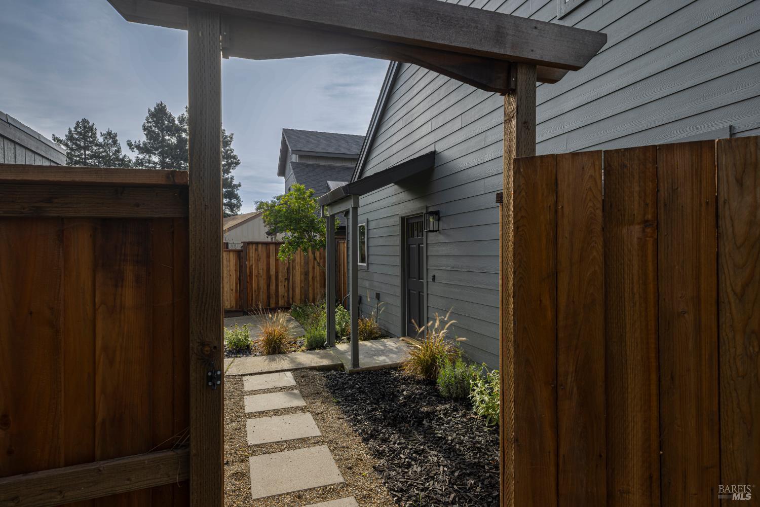 Detail Gallery Image 26 of 31 For 125 Saratoga Ct, Petaluma,  CA 94954 - 4 Beds | 2 Baths