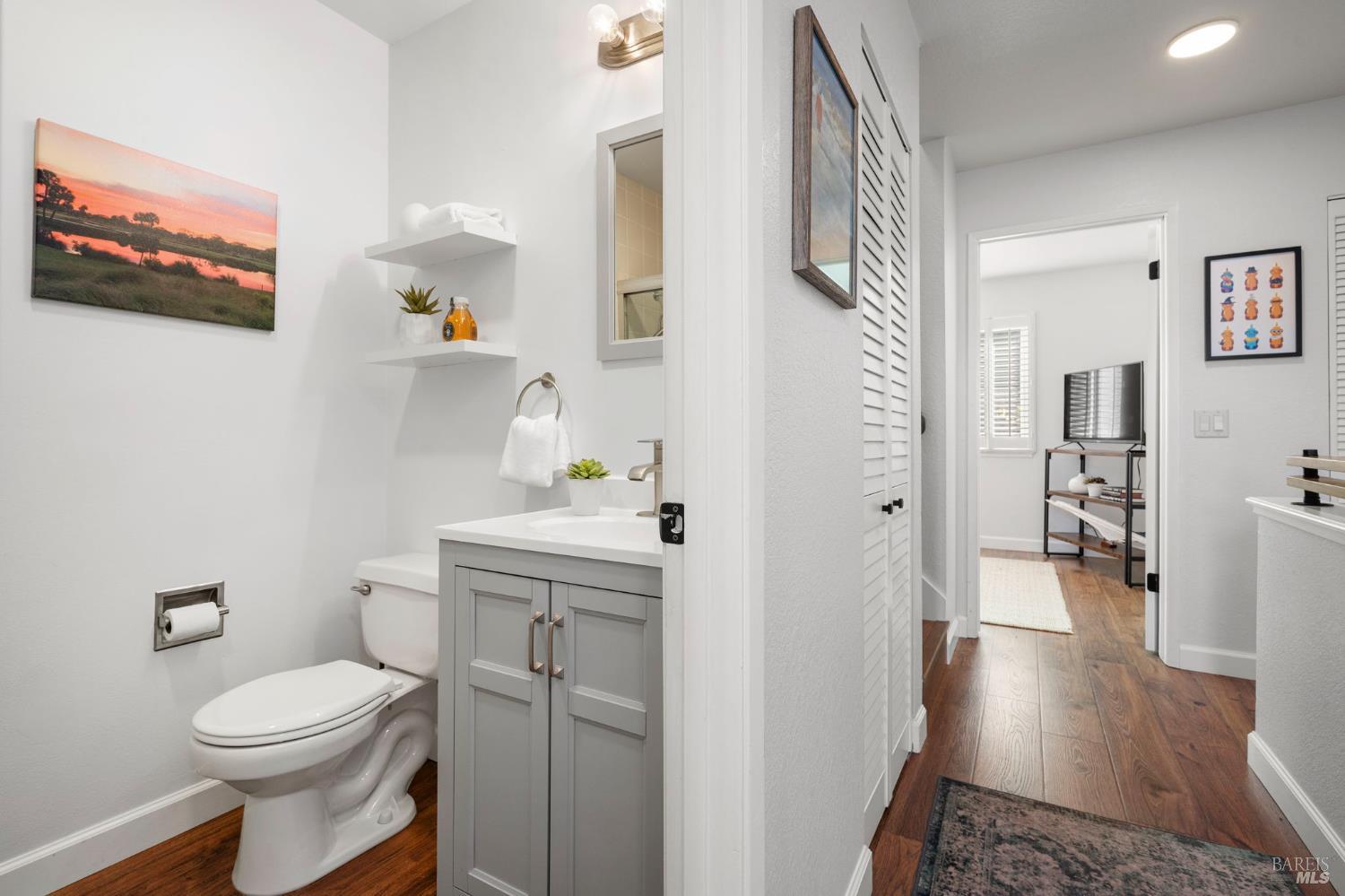 Detail Gallery Image 23 of 33 For 252 Bay Vista Cir, Sausalito,  CA 94965 - 3 Beds | 2/1 Baths