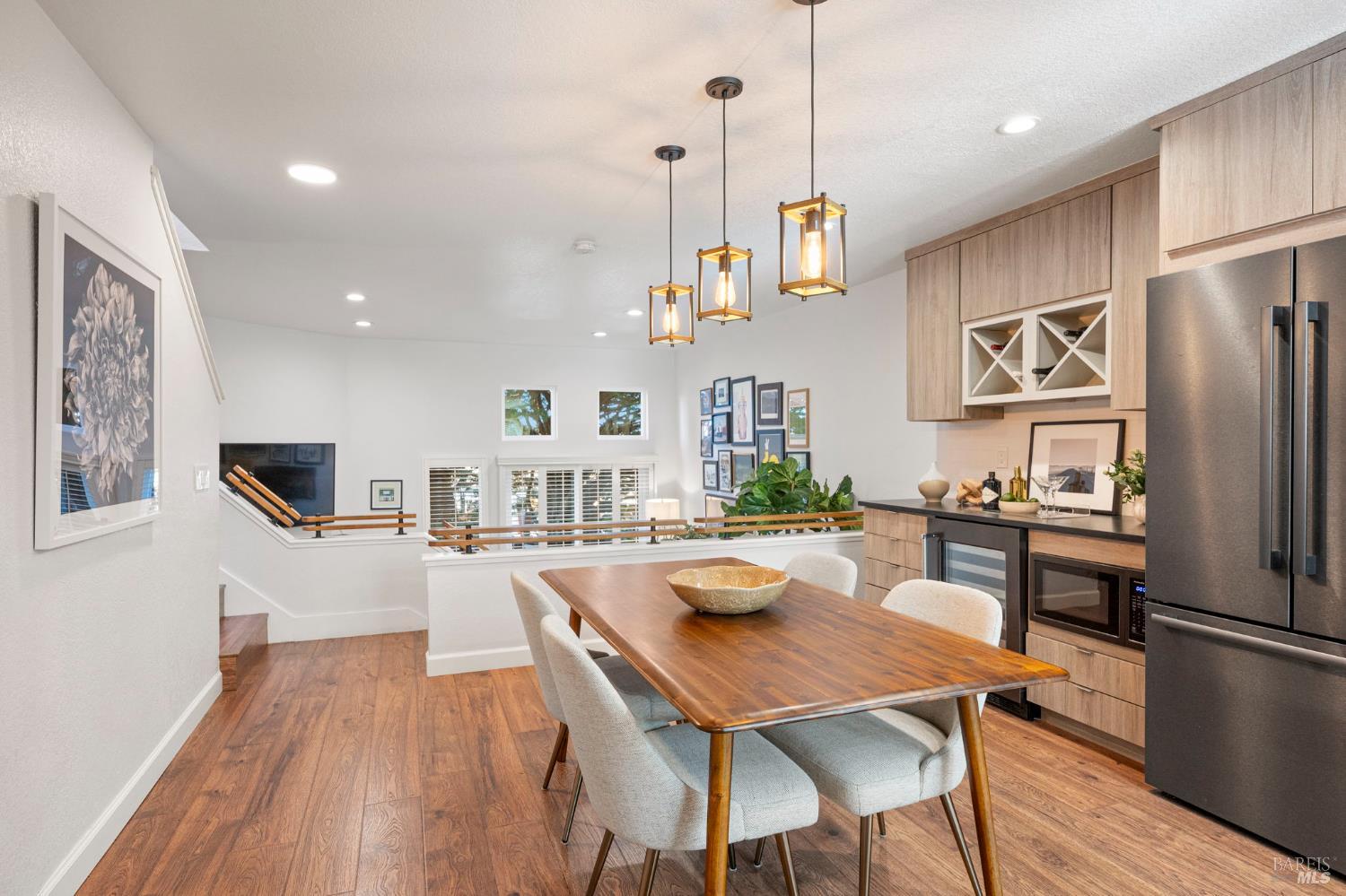 Detail Gallery Image 12 of 33 For 252 Bay Vista Cir, Sausalito,  CA 94965 - 3 Beds | 2/1 Baths