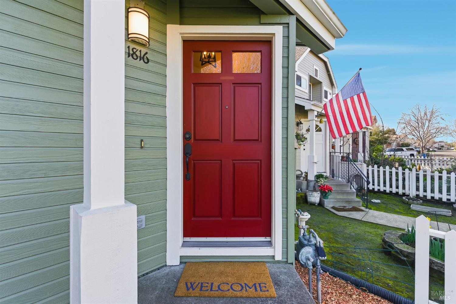 Detail Gallery Image 4 of 51 For 1816 Downing St, Petaluma,  CA 94954 - 3 Beds | 1/1 Baths