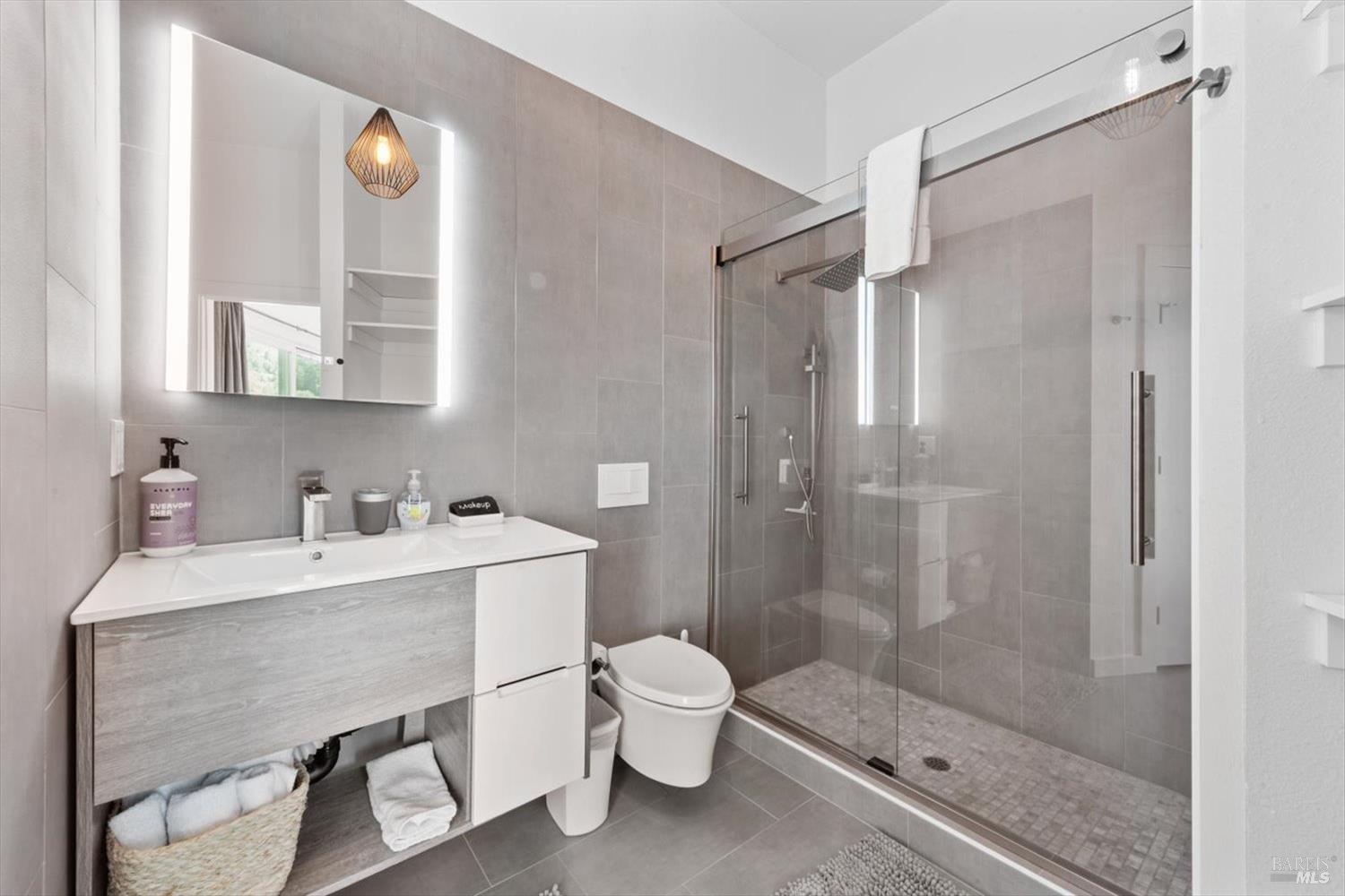 Detail Gallery Image 14 of 30 For 5860 Sharp Rd, Calistoga,  CA 94515 - 4 Beds | 4 Baths