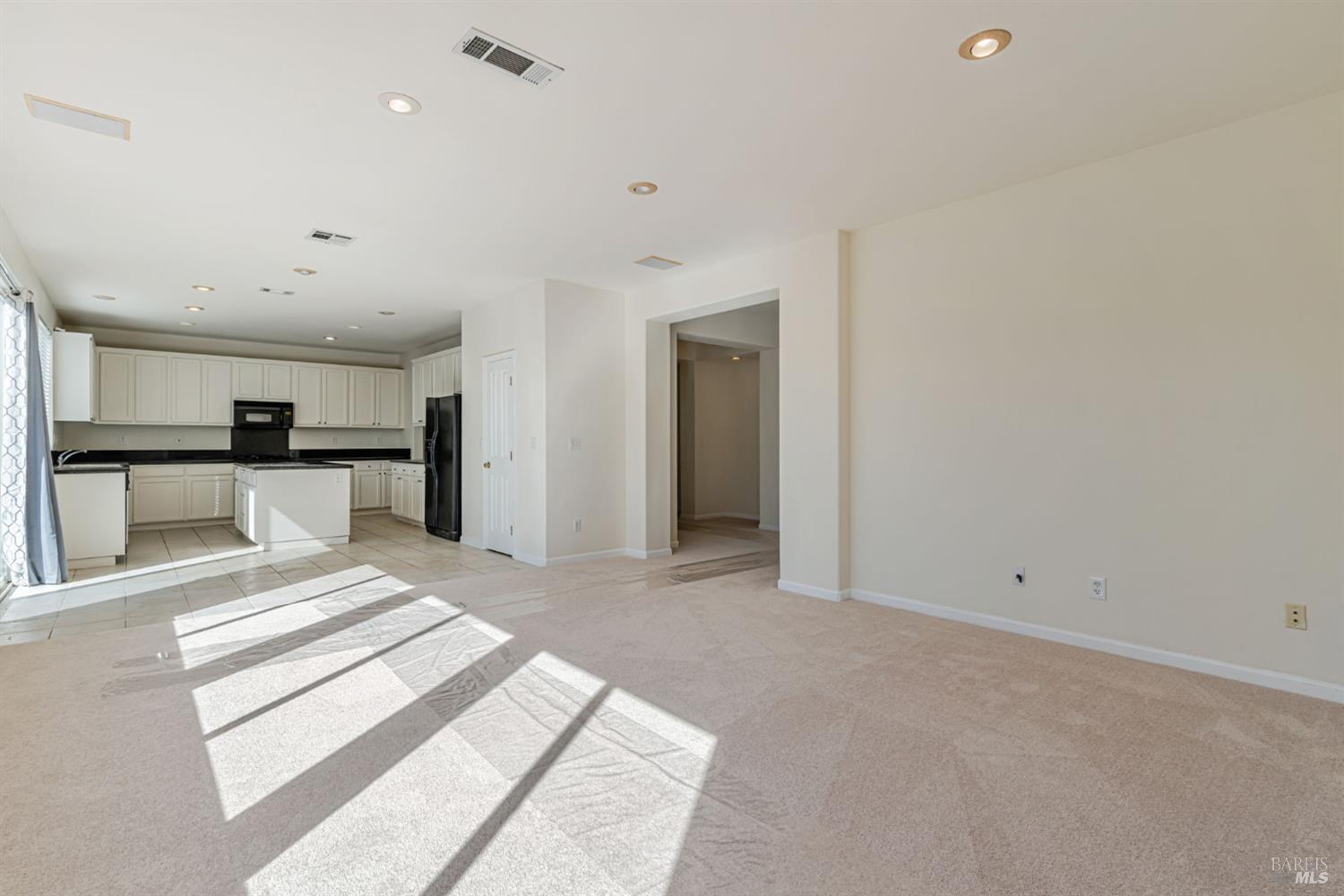 Detail Gallery Image 13 of 49 For 6206 Pebble Beach Dr, Vallejo,  CA 94591 - 5 Beds | 4 Baths