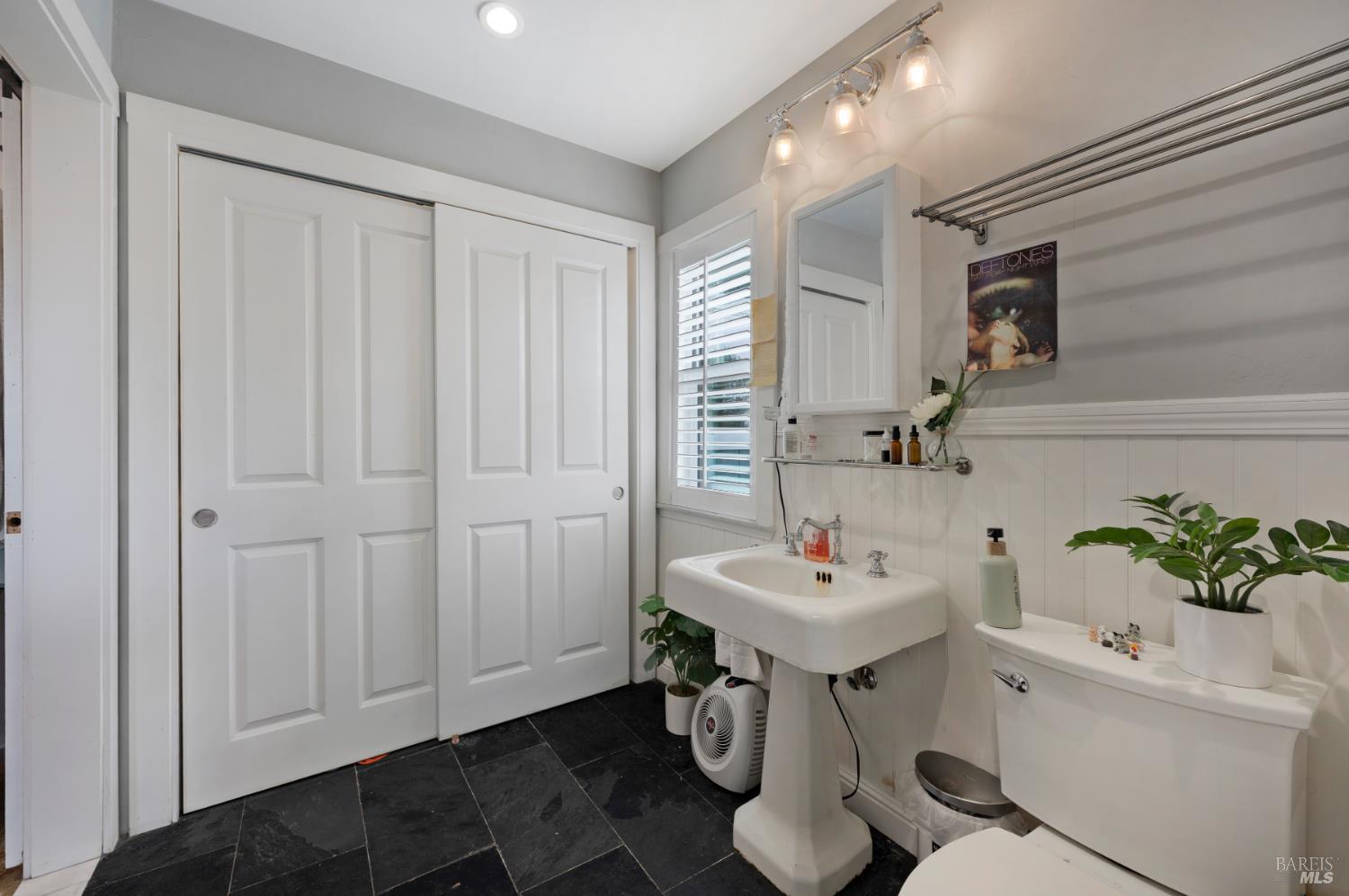 Detail Gallery Image 30 of 33 For 8931 Oak Grove Ave, Sebastopol,  CA 95472 - 4 Beds | 2 Baths