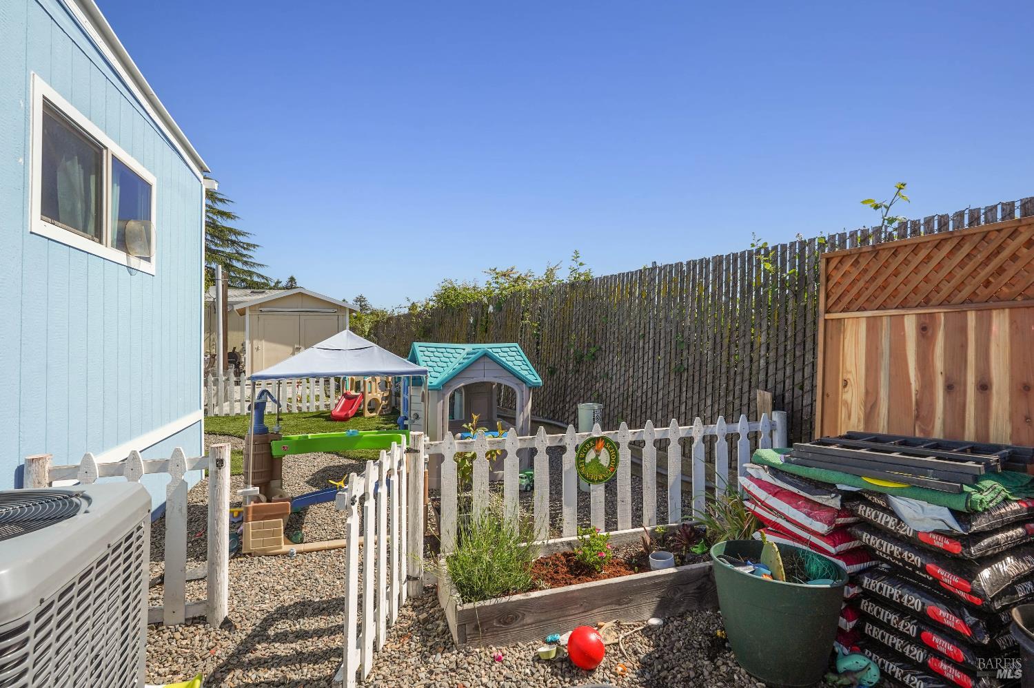 Detail Gallery Image 32 of 38 For 324 Pear Ln, Santa Rosa,  CA 95407 - 3 Beds | 2 Baths