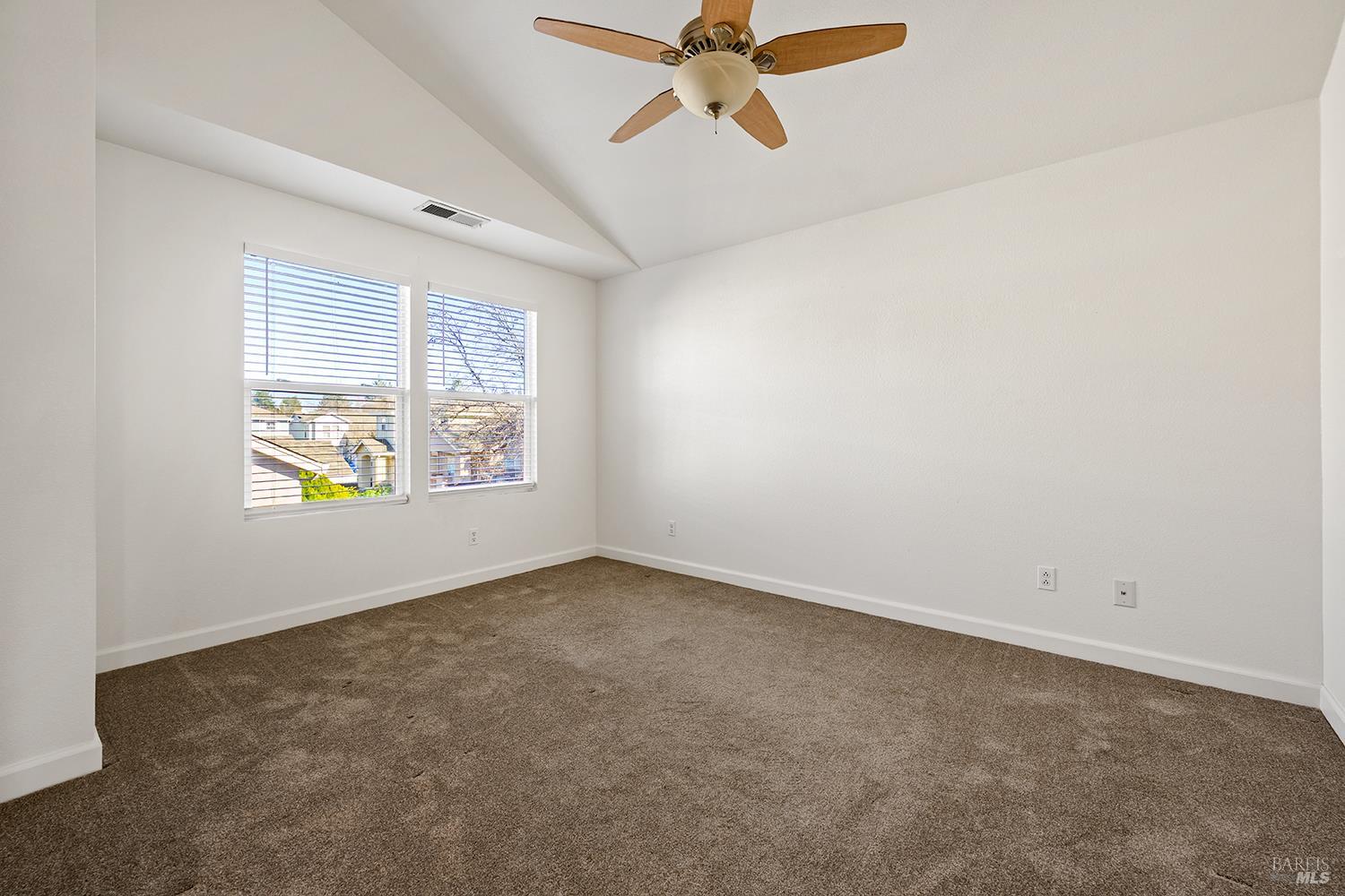 Detail Gallery Image 17 of 39 For 2023 Northfield Dr, Santa Rosa,  CA 95403 - 4 Beds | 3/1 Baths