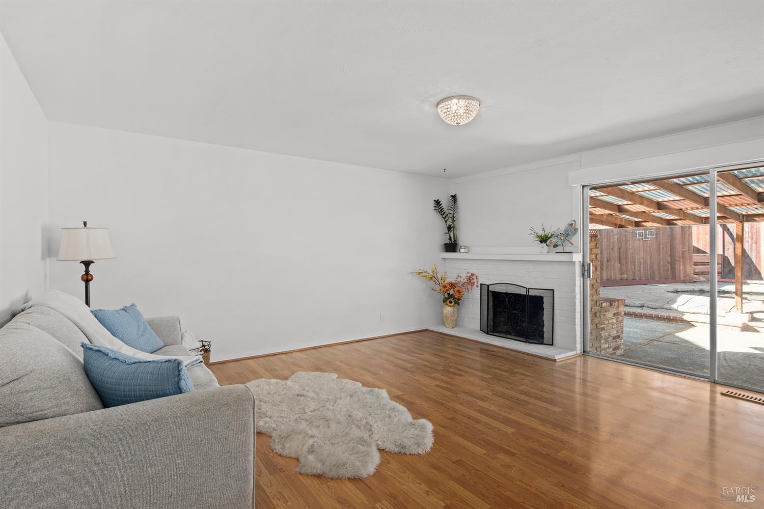 Detail Gallery Image 9 of 25 For 45 Buena Vis, Novato,  CA 94947 - 3 Beds | 2 Baths