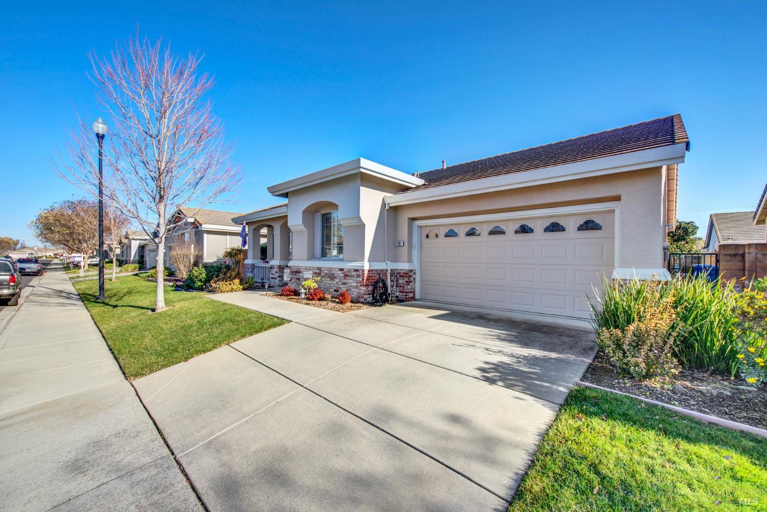 Detail Gallery Image 4 of 62 For 161 Currant Ln, Vacaville,  CA 95687 - 2 Beds | 2 Baths