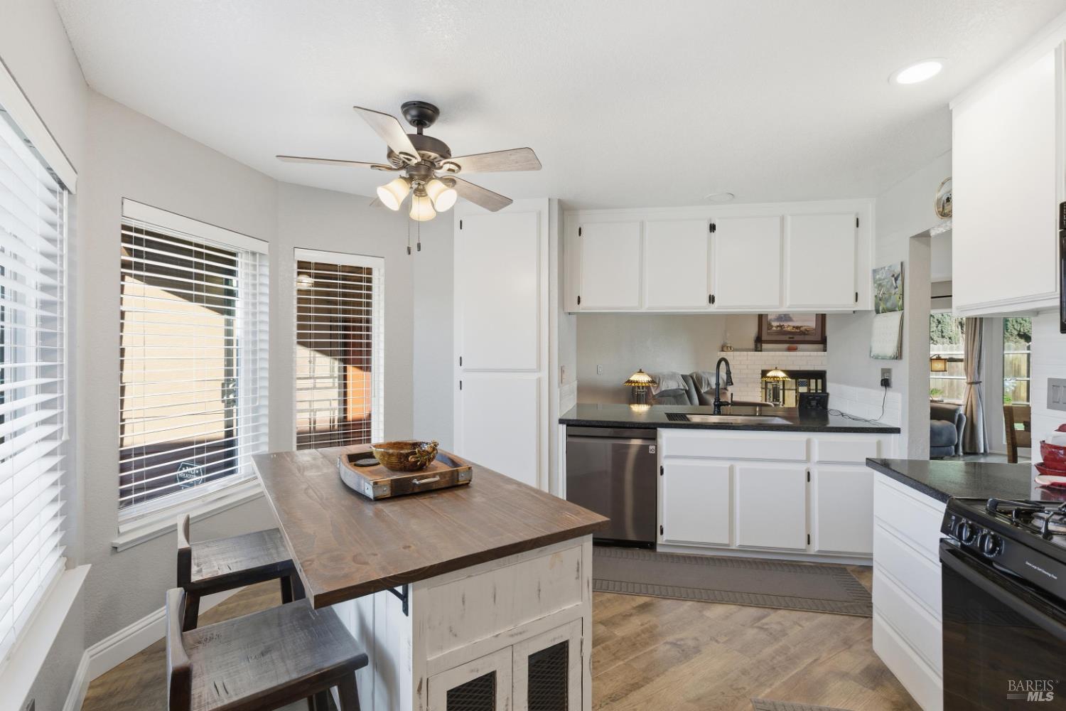 Detail Gallery Image 15 of 39 For 1433 Langley Way, Suisun City,  CA 94585 - 3 Beds | 2 Baths