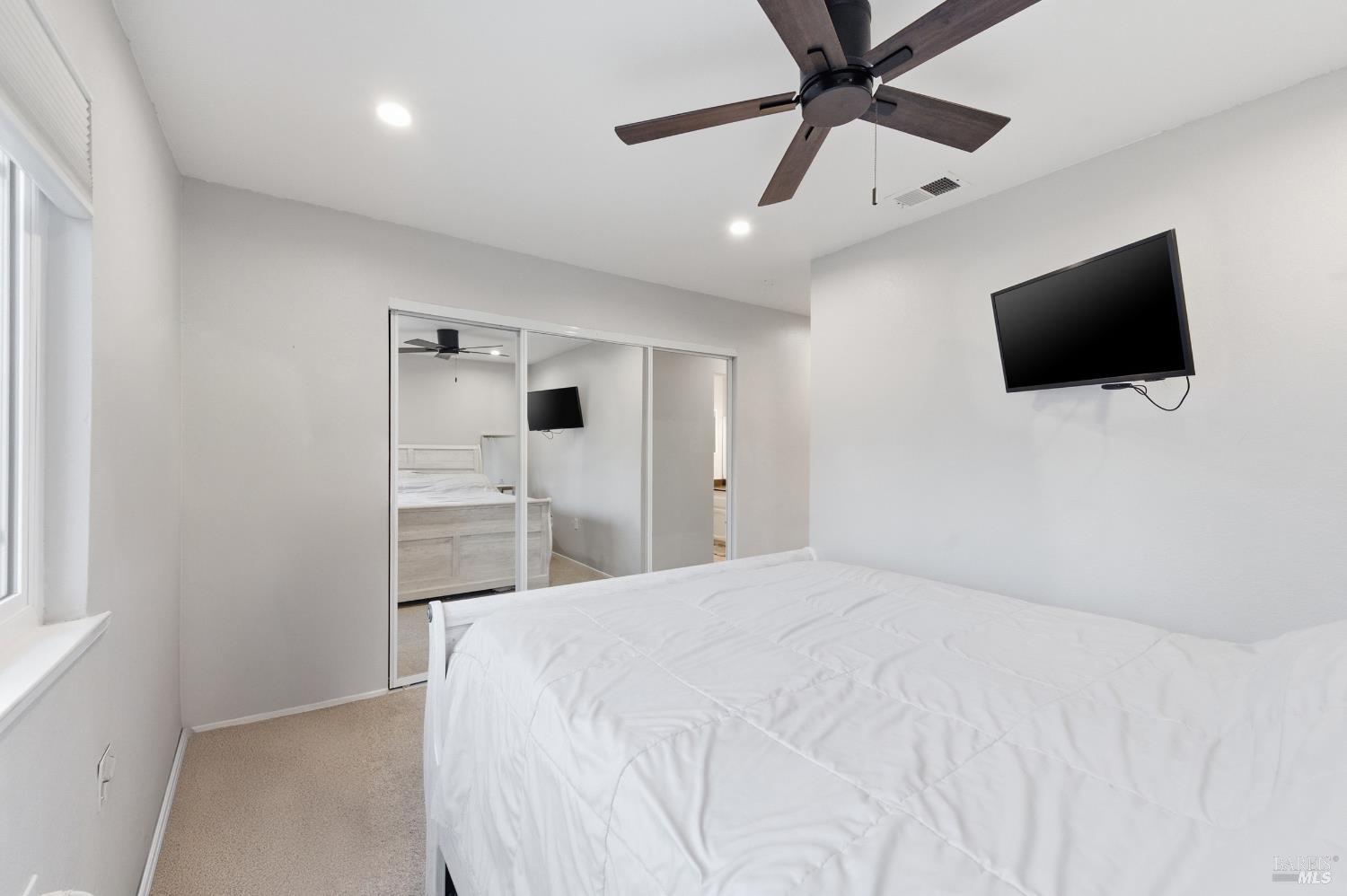 Detail Gallery Image 21 of 29 For 98 Francis Cir, Rohnert Park,  CA 94928 - 3 Beds | 2/1 Baths