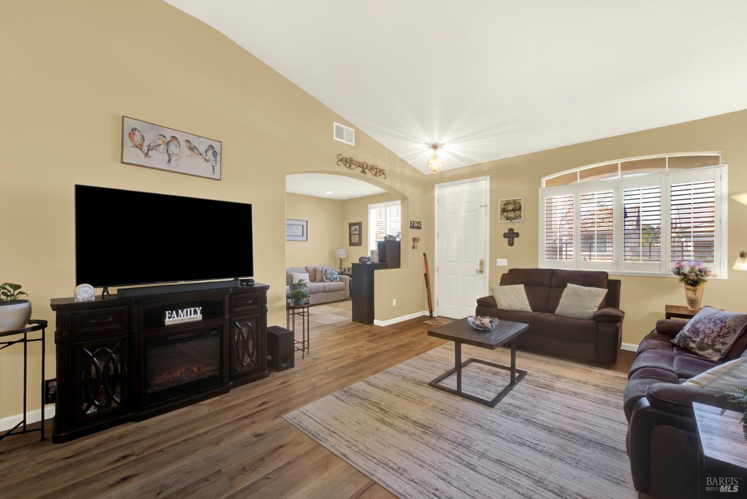 Detail Gallery Image 8 of 62 For 161 Currant Ln, Vacaville,  CA 95687 - 2 Beds | 2 Baths