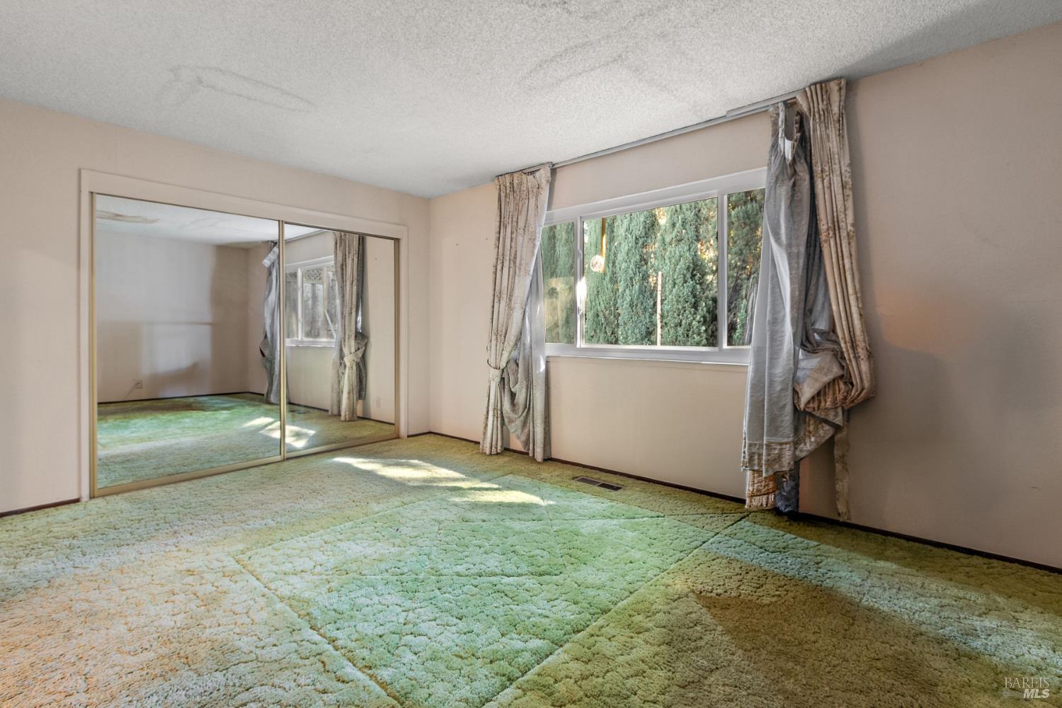 Detail Gallery Image 14 of 34 For 1084 Jamie Dr, Concord,  CA 94518 - 4 Beds | 2/1 Baths