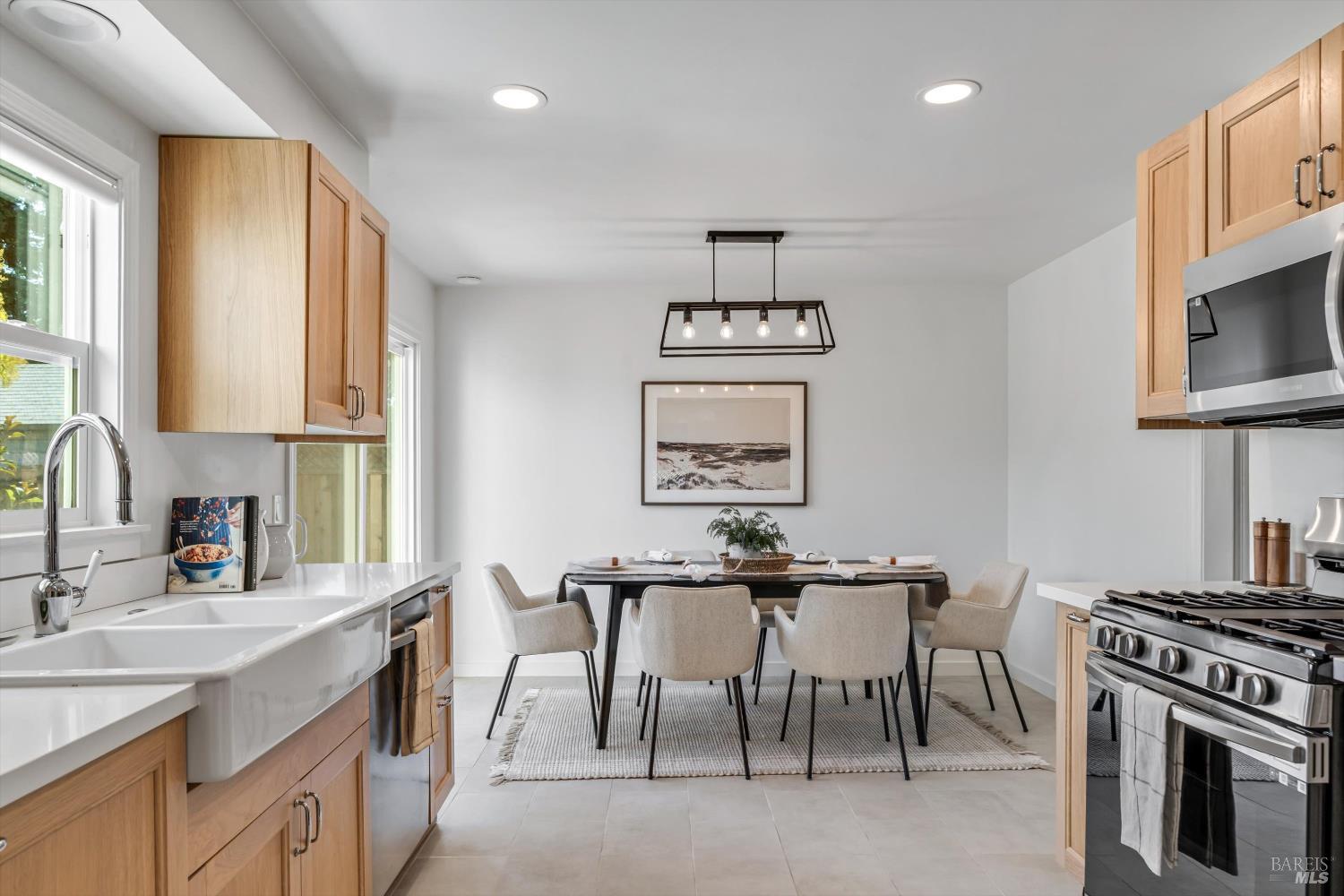 Detail Gallery Image 7 of 30 For 732 Church St, Santa Rosa,  CA 95405 - 3 Beds | 2 Baths