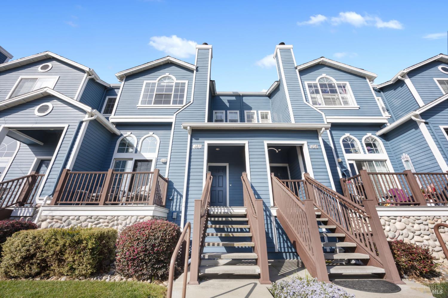 Detail Gallery Image 3 of 26 For 465 E Fifth St, Benicia,  CA 94510 - 2 Beds | 2/1 Baths