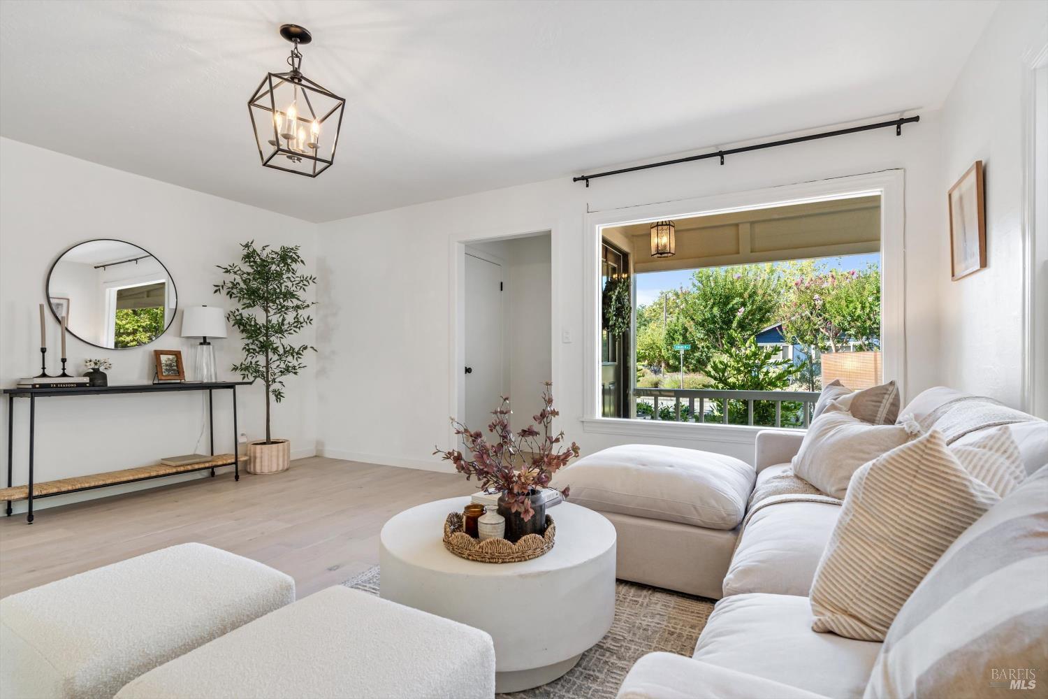 Detail Gallery Image 4 of 30 For 732 Church St, Santa Rosa,  CA 95405 - 3 Beds | 2 Baths