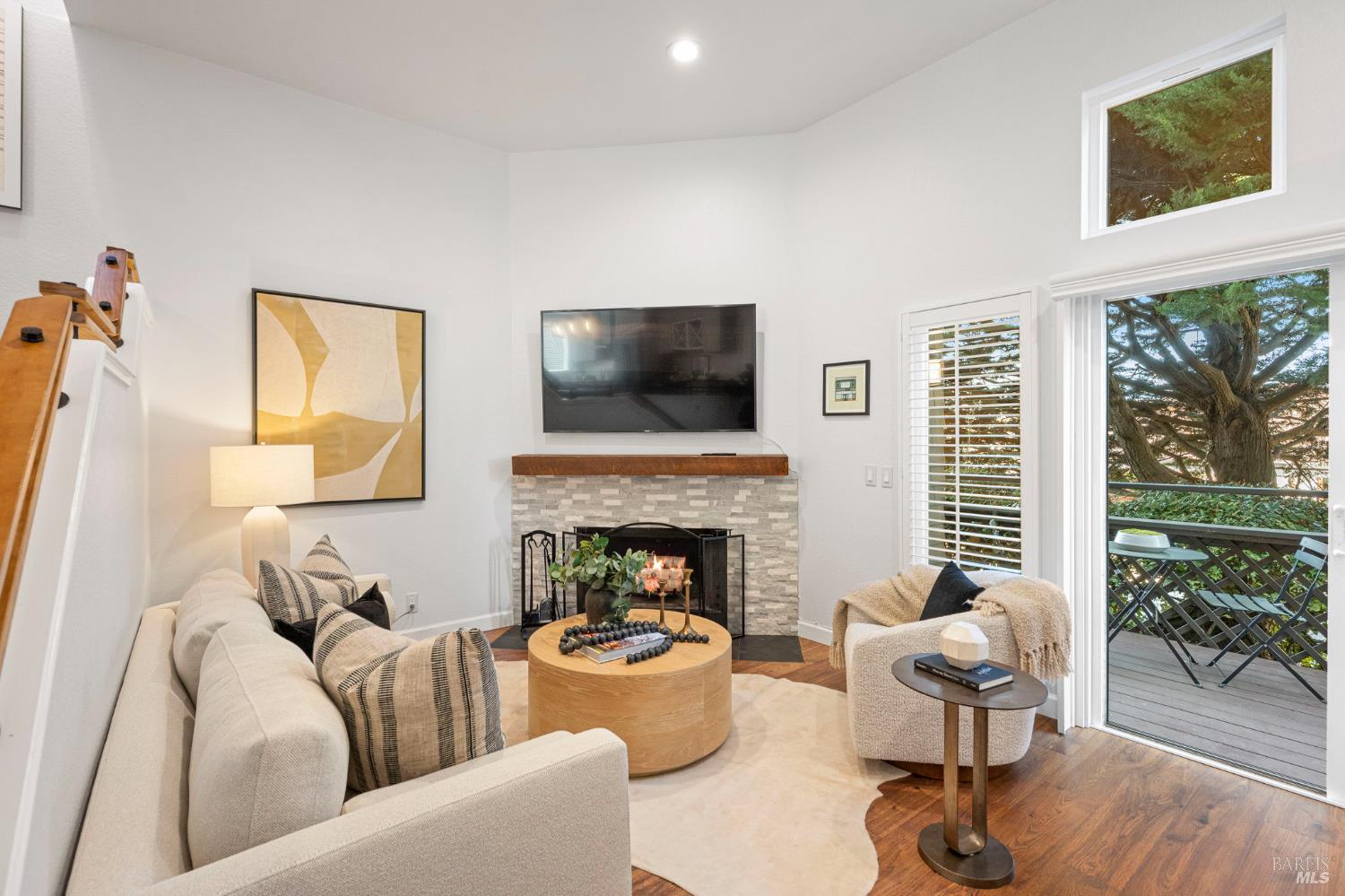 Detail Gallery Image 7 of 33 For 252 Bay Vista Cir, Sausalito,  CA 94965 - 3 Beds | 2/1 Baths