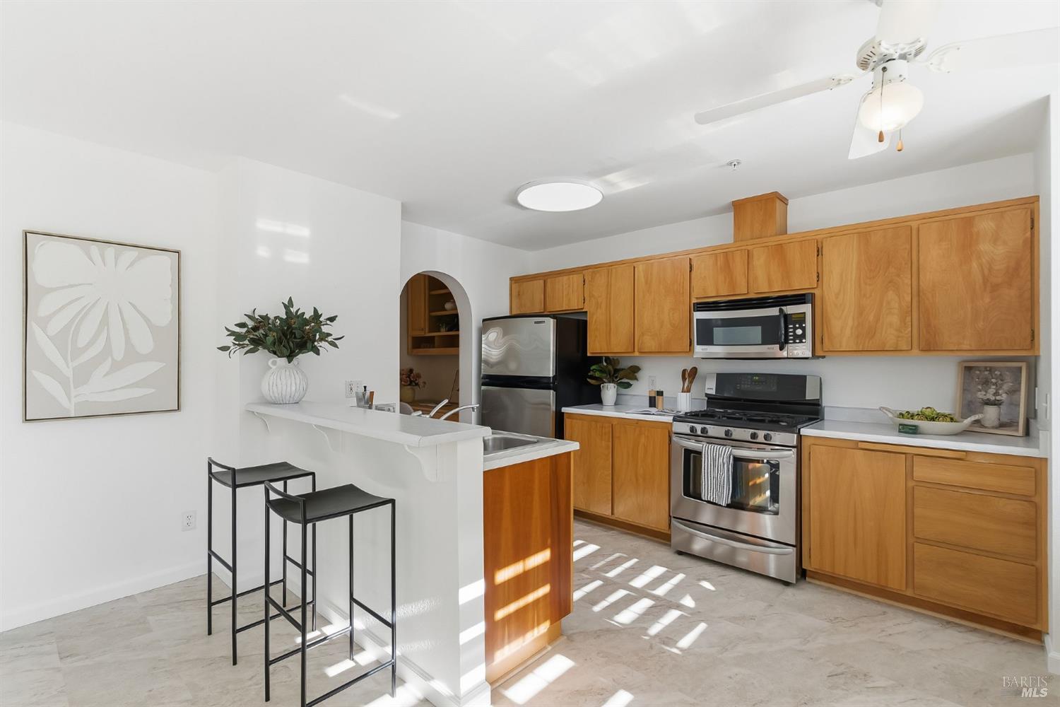 Detail Gallery Image 14 of 51 For 1816 Downing St, Petaluma,  CA 94954 - 3 Beds | 1/1 Baths