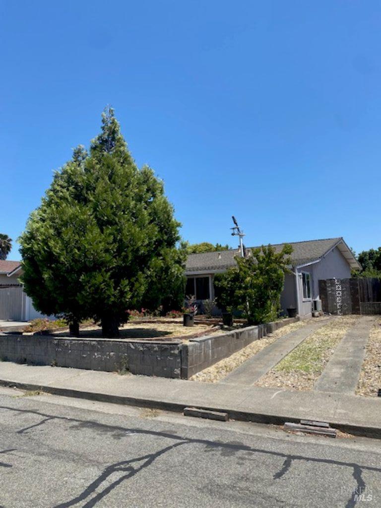 Detail Gallery Image 3 of 7 For 266 De Soto Dr, Fairfield,  CA 94533 - 3 Beds | 2 Baths