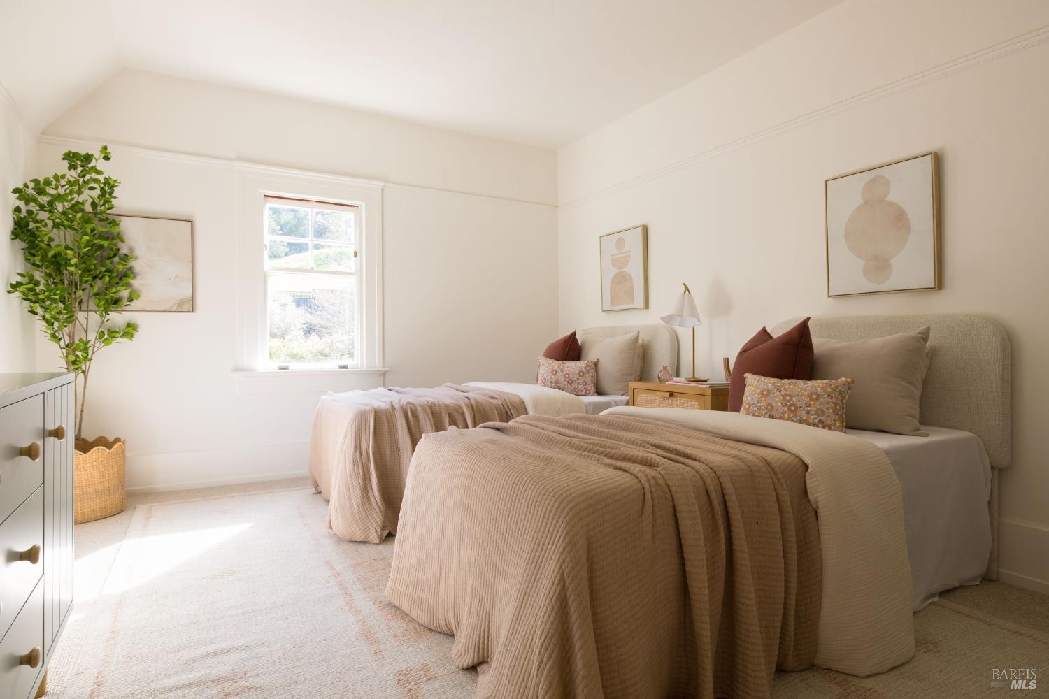 Detail Gallery Image 23 of 43 For 178 Palm Ave, San Rafael,  CA 94901 - 5 Beds | 3/2 Baths