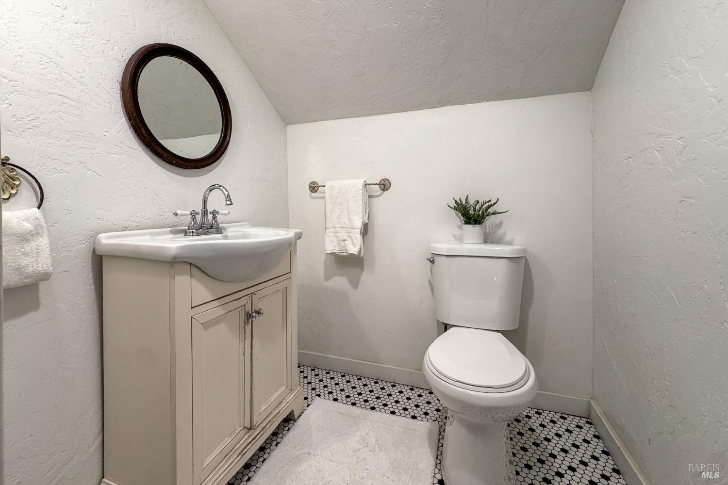 Detail Gallery Image 17 of 33 For 8931 Oak Grove Ave, Sebastopol,  CA 95472 - 4 Beds | 2 Baths