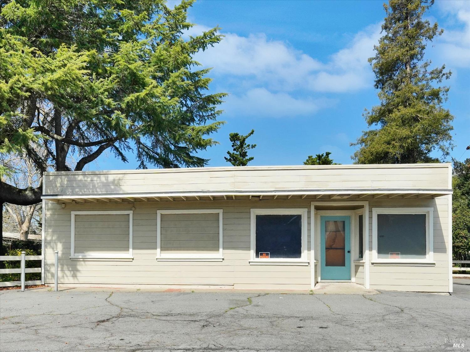 Detail Gallery Image 8 of 56 For 2060 Hagen Rd, Napa,  CA 94558 - 3 Beds | 2 Baths