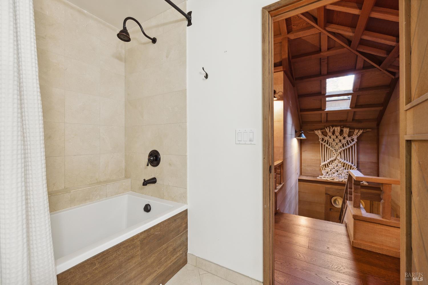 Detail Gallery Image 20 of 29 For 224 Cascade Dr, Mill Valley,  CA 94941 - 3 Beds | 2/1 Baths