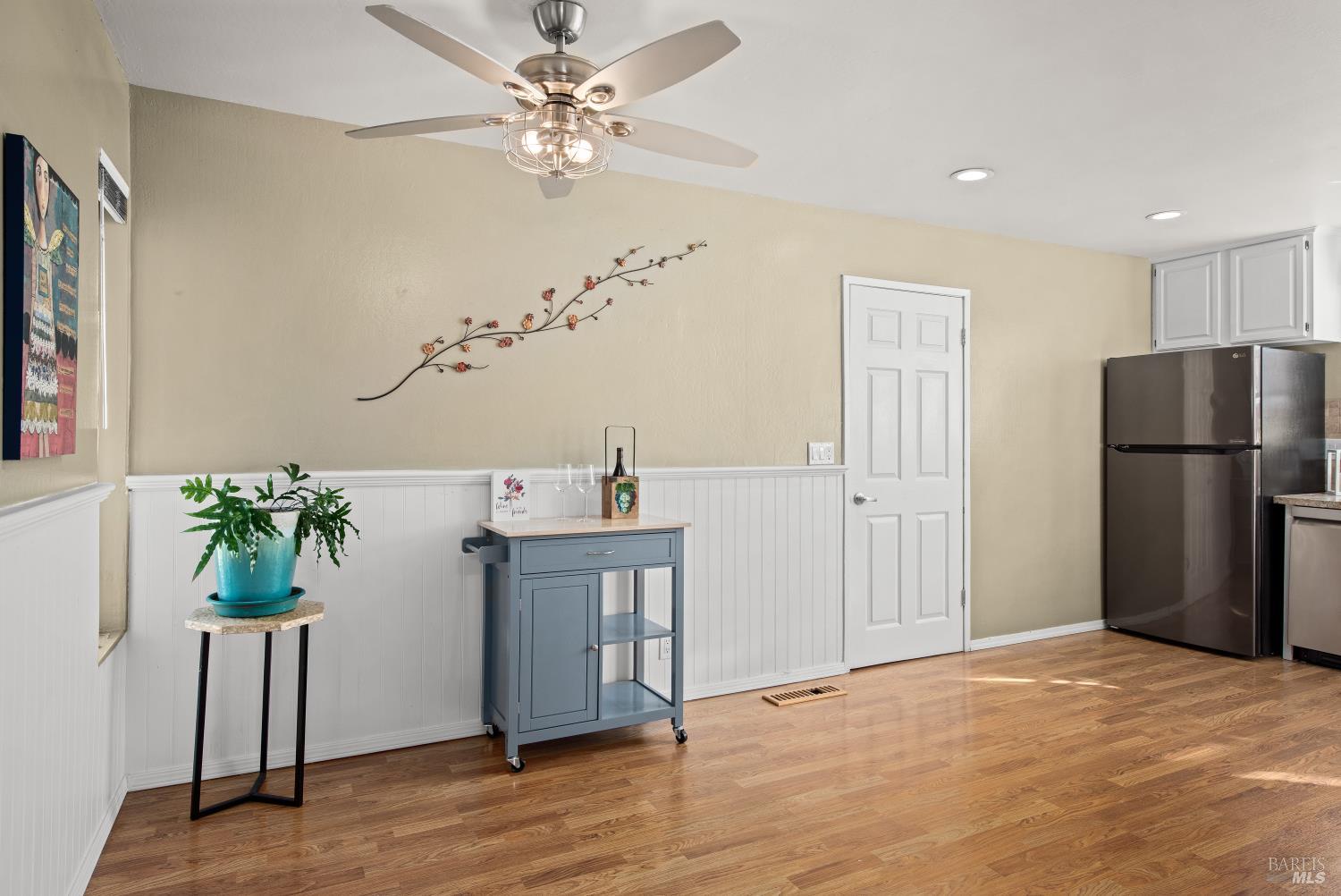 Detail Gallery Image 5 of 25 For 45 Buena Vis, Novato,  CA 94947 - 3 Beds | 2 Baths